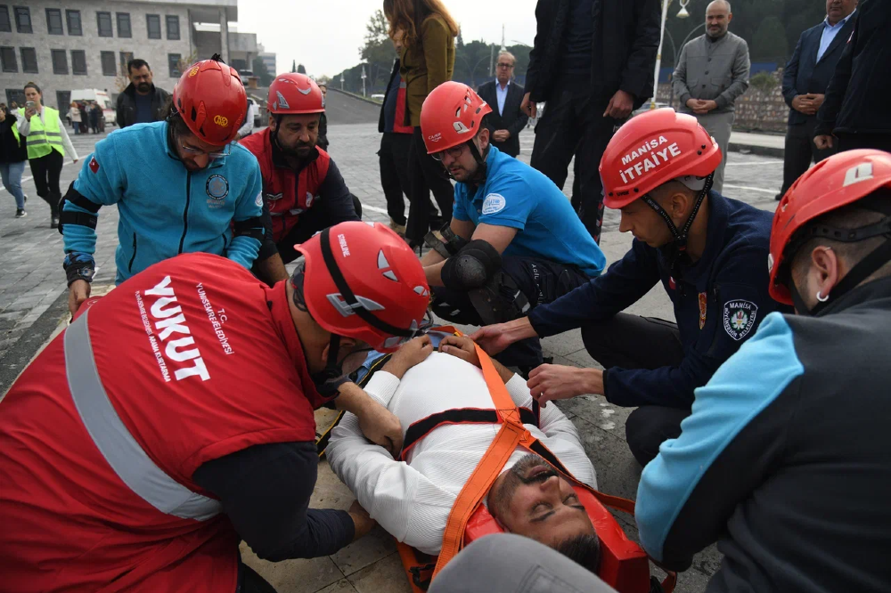 Manisa'da gerçekçi deprem tatbikatı1.1.