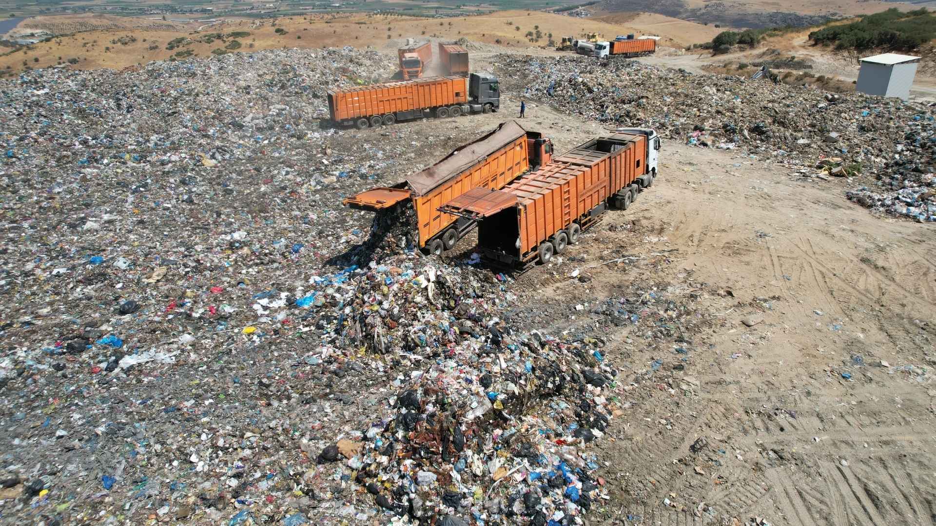 İzmir'de Çöp Krizi Büyüyerek Devam Ediyor 1.1