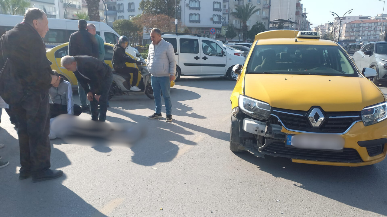 Manisa'da Ticari Taksi Ile Şarjlı Bisiklet Çarpıştı ! 1 Yaralı (1)