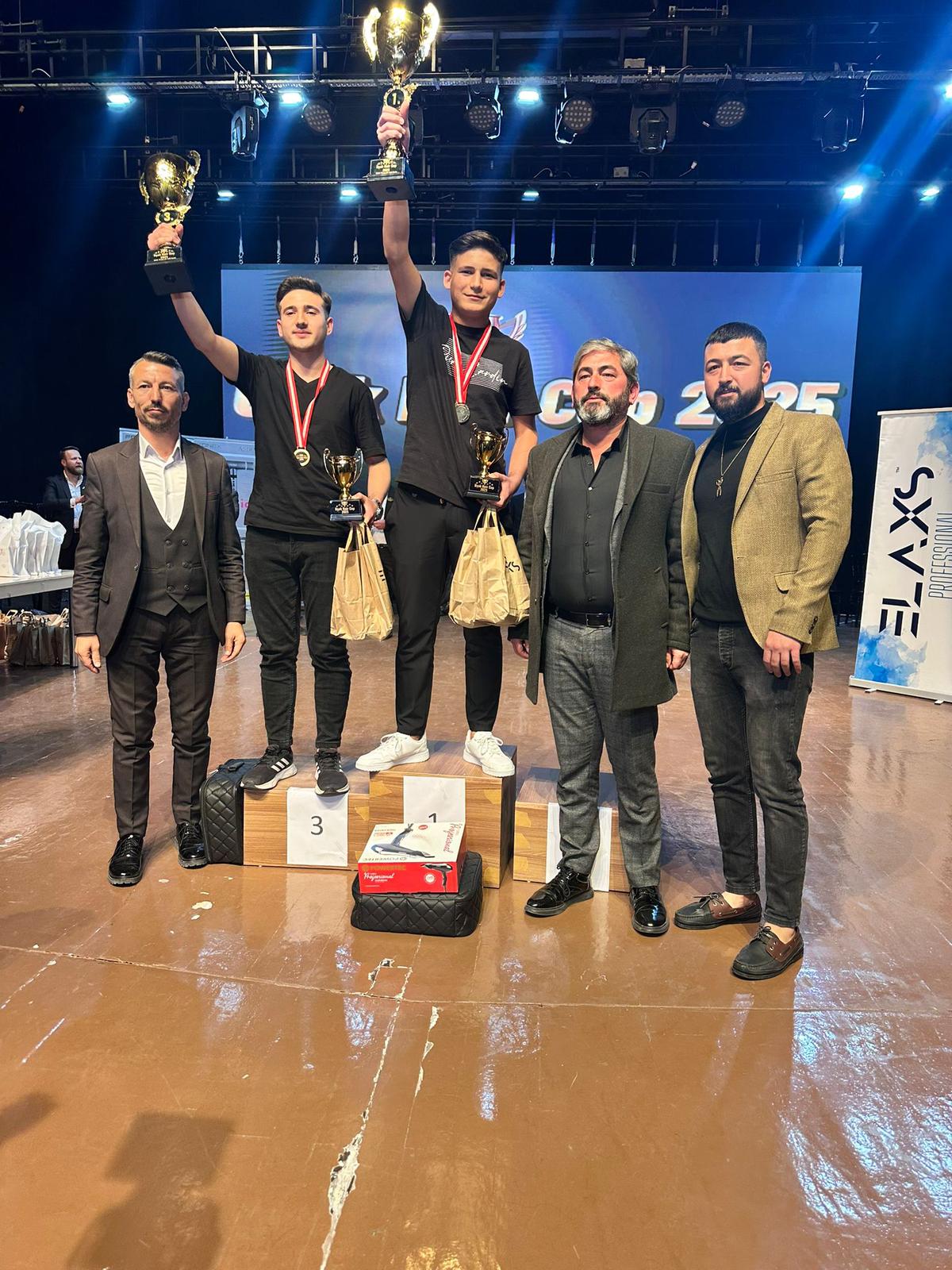 Manisalı Kuaförler Uşak Hair Cup 2025Ten 3 Kupa İle Döndü! (4)