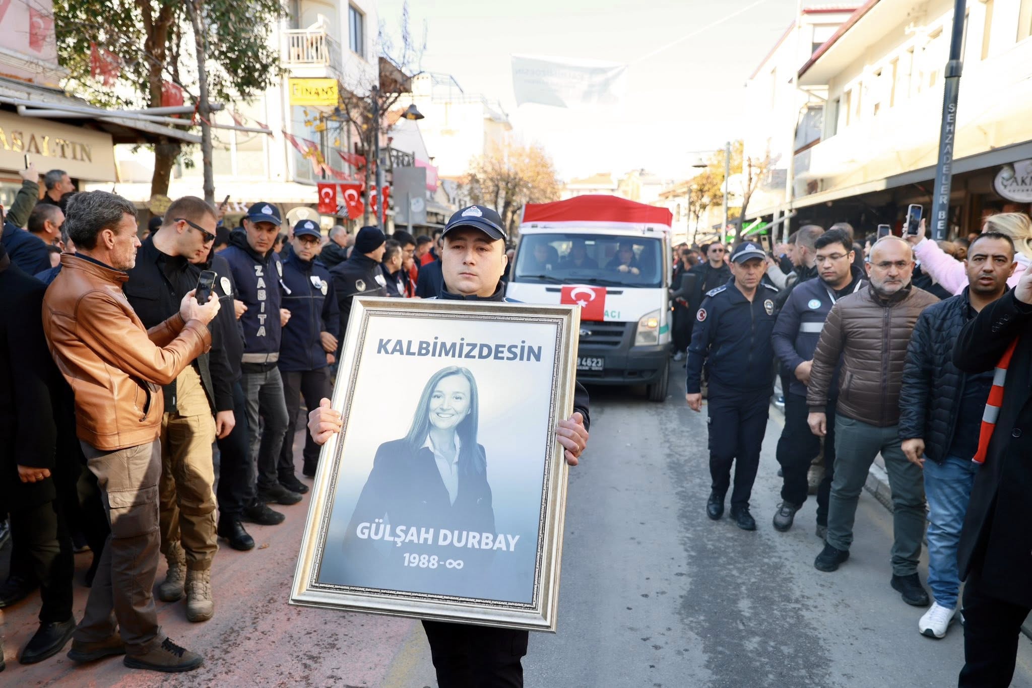 600332099 1513517780272030 371928450467782351 N-1