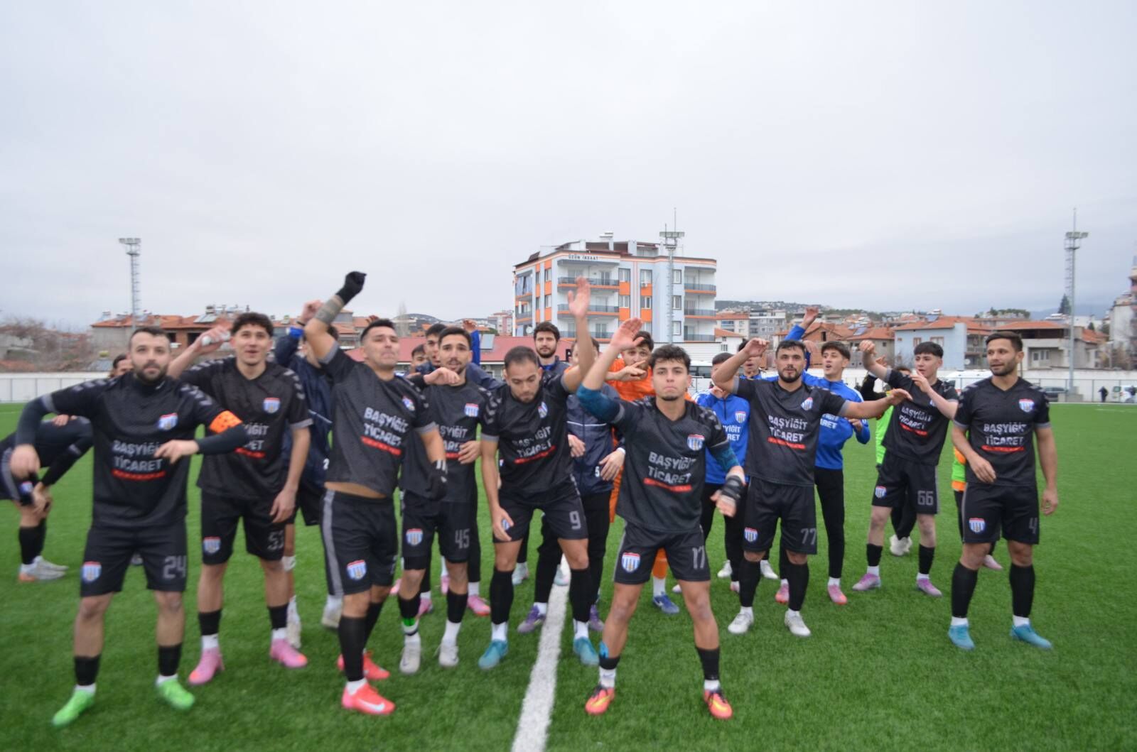 Selendi Belediyespor, Uluderbent Spor’u mağlup etti-.1