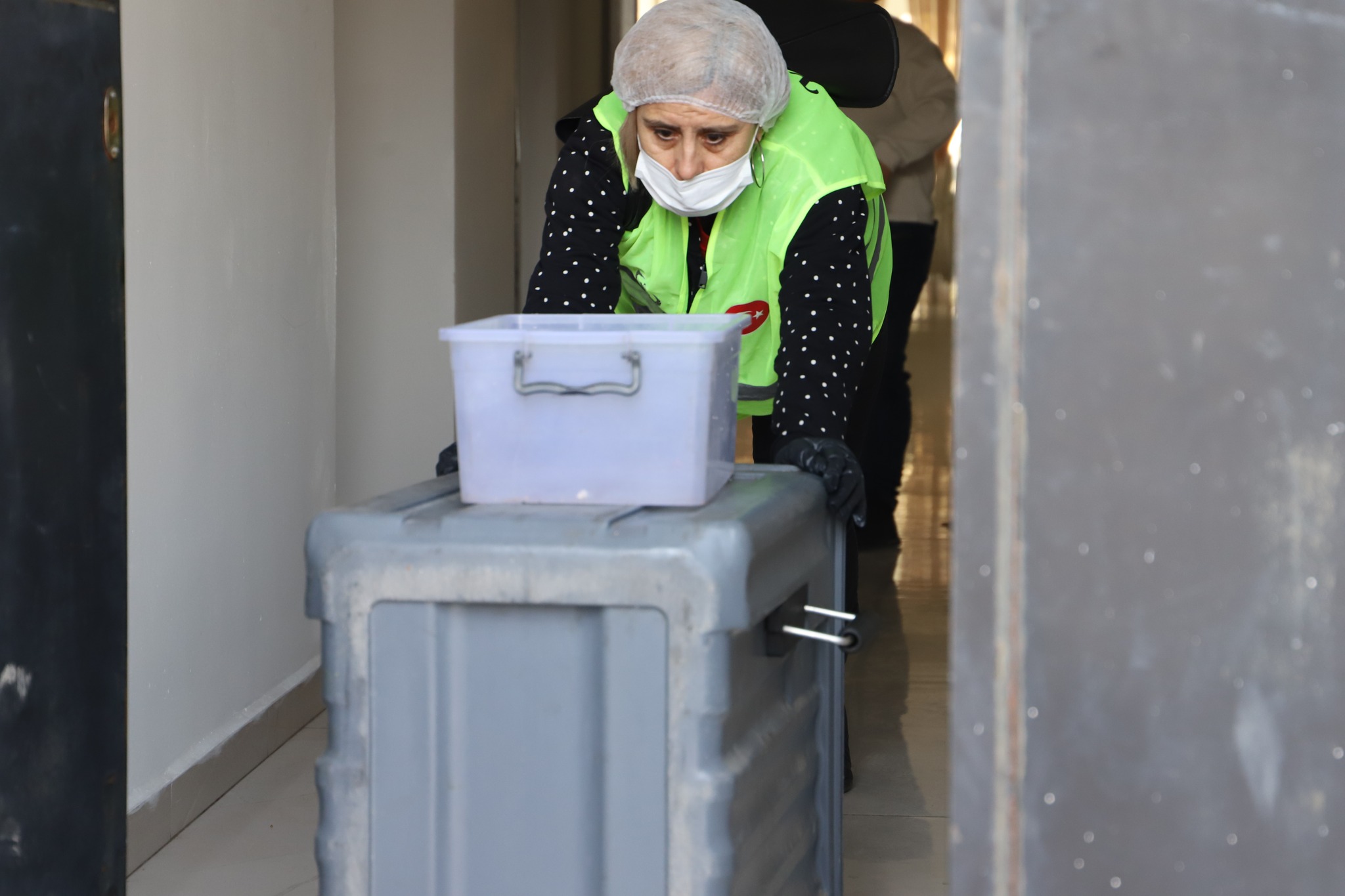 Manisa'da belediyeden ihtiyaç sahiplerine yemek desteği-.21.