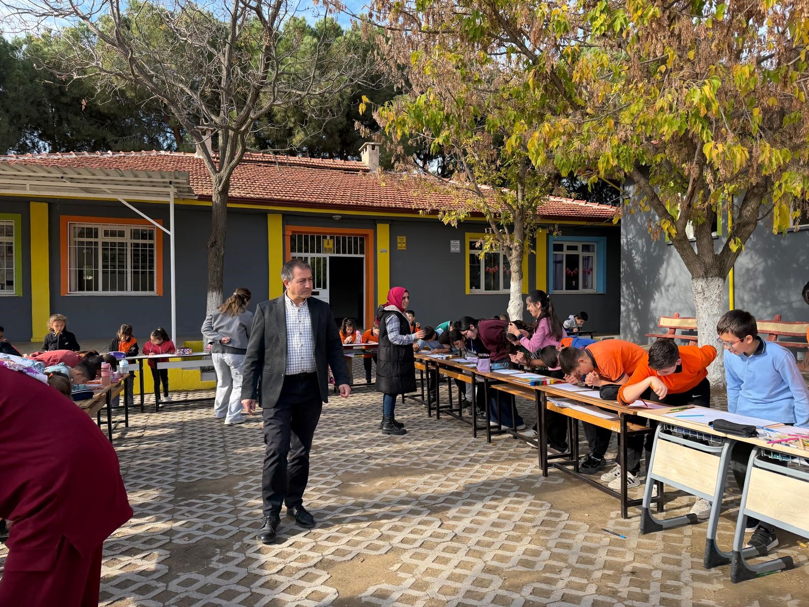 Sarıgöl'de öğrenciler engel deneyimiyle empati kurdu2.1