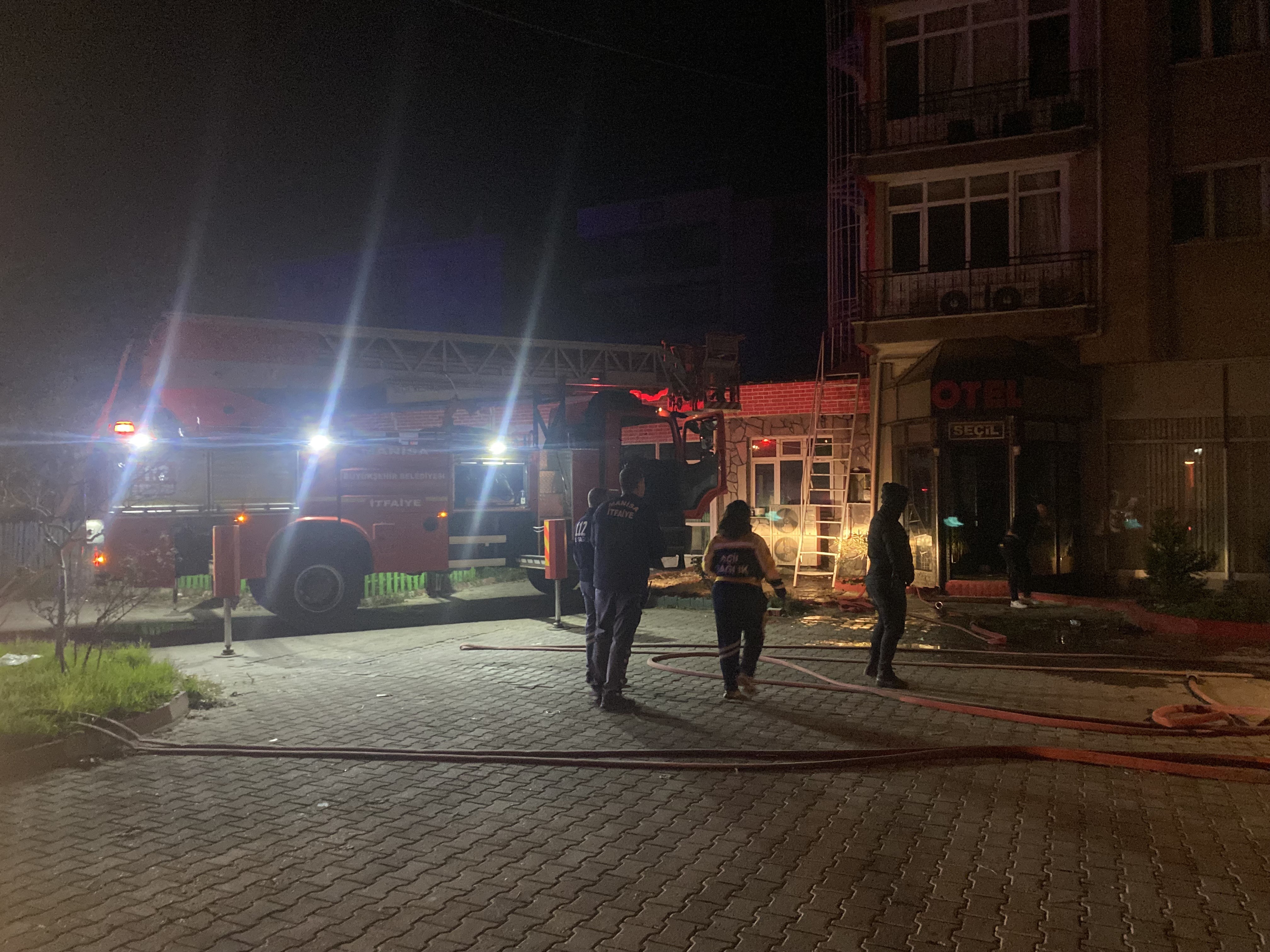 Alaşehir'de otelde yangın çıktı!-.1.1