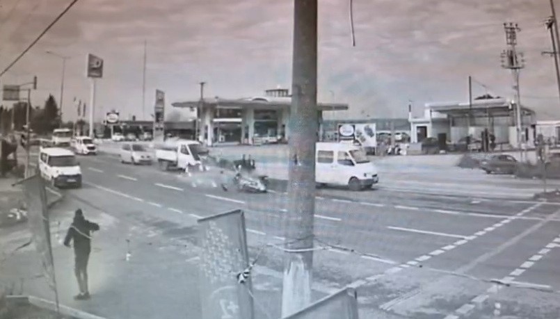 Salihli'de otomobil ile elektrikli bisiklet çarpıştı: 1 ölü-.2.1