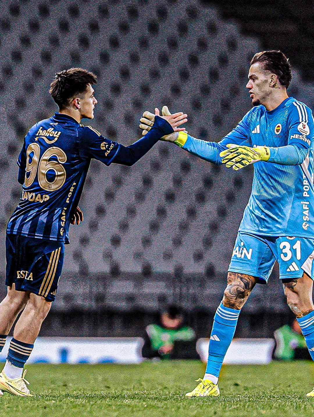 Manisalı genç yıldız Fenerbahçe forması ile sahaya çıktı-.1