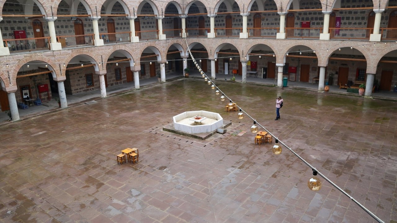 İzmirli Fotoğrafçılar Manisa’nın Tarihini Kadrajladı .4.