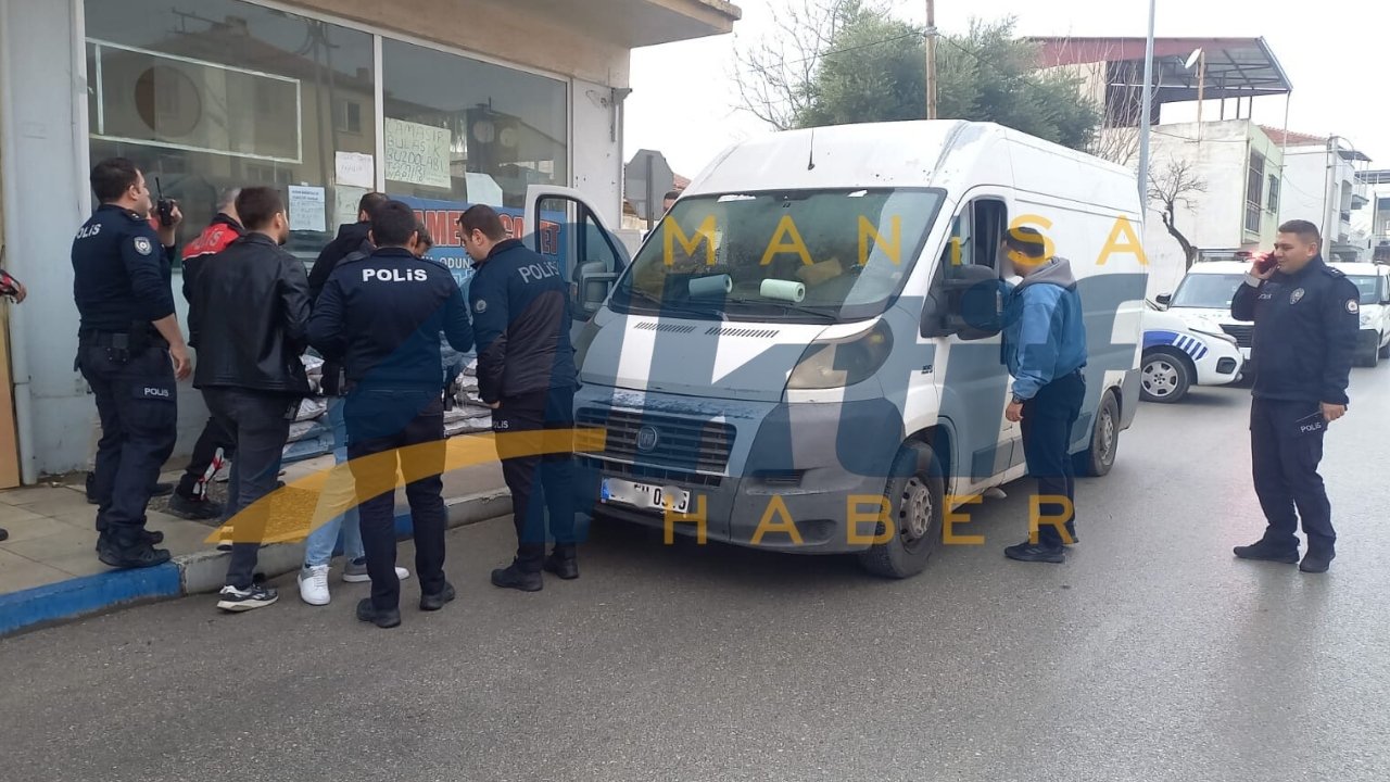 Manisa’da Nefes Kesen Kovalamaca 3 Kişilik Minibüsten 35 Kişi Çıktı! Ç.1