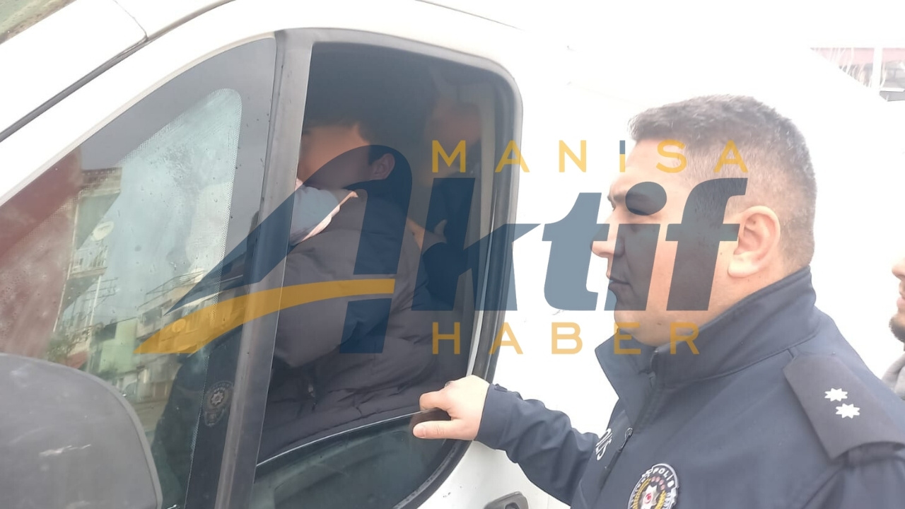 Manisa’da Nefes Kesen Kovalamaca 3 Kişilik Minibüsten 35 Kişi Çıktı! Ç.2