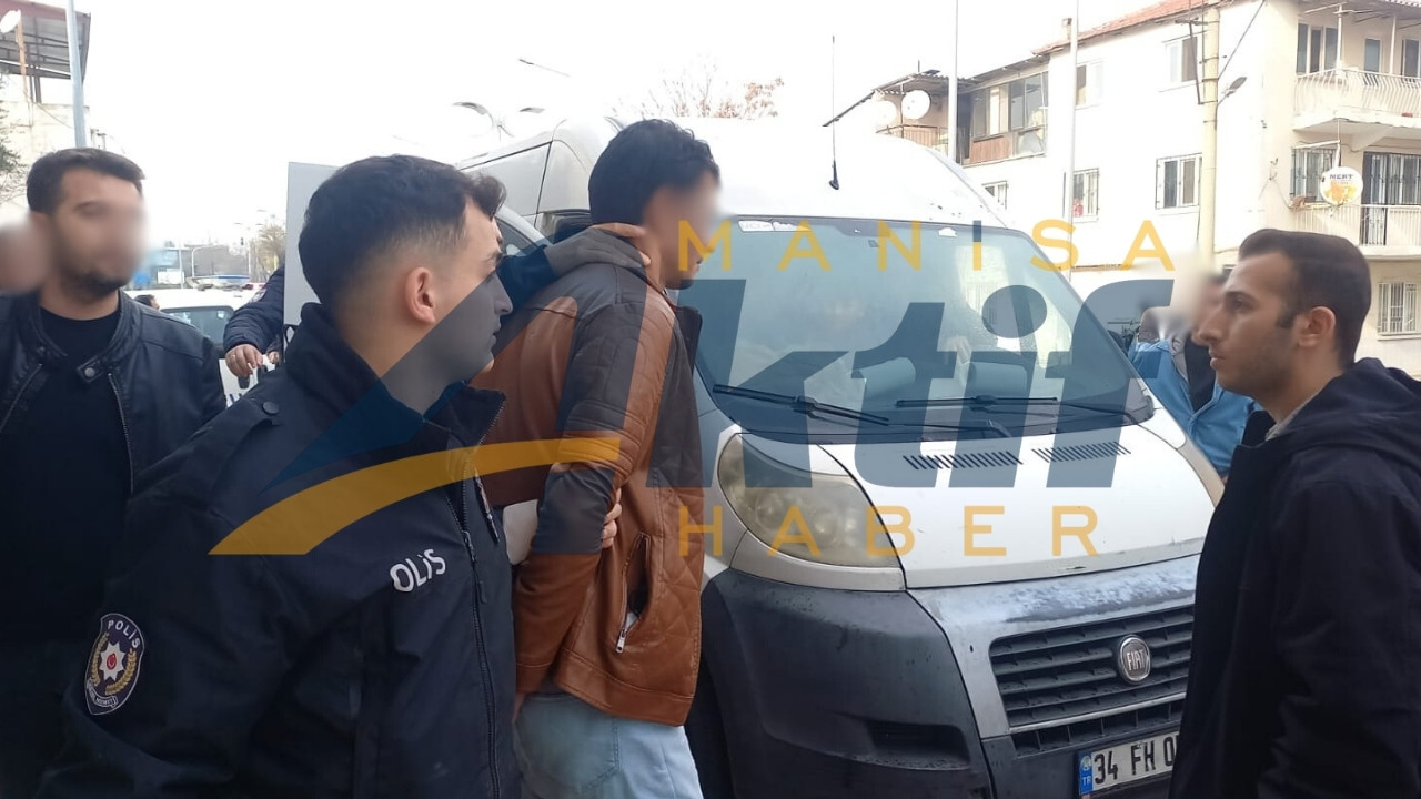 Manisa’da Nefes Kesen Kovalamaca 3 Kişilik Minibüsten 35 Kişi Çıktı! Ç.3