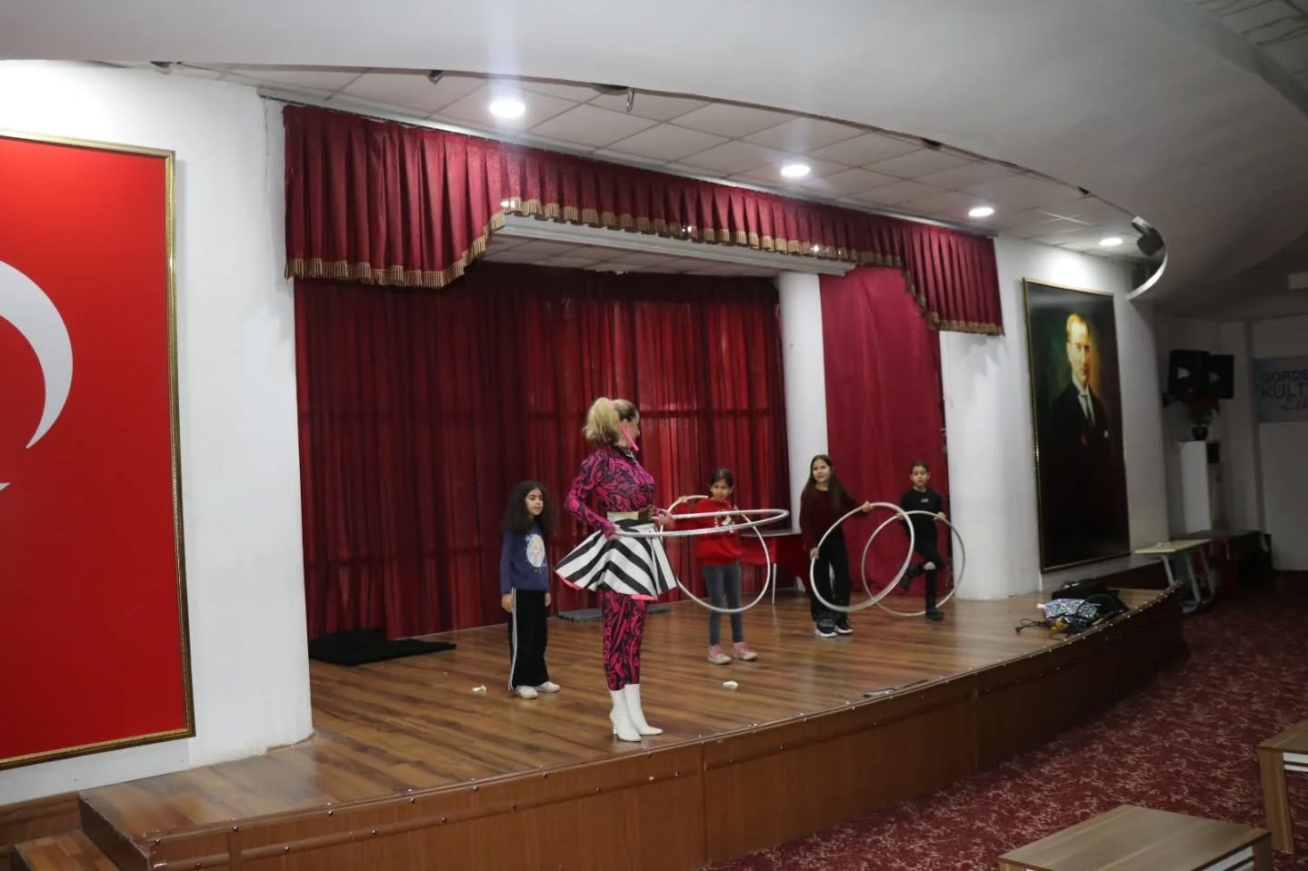 Gördesli Çocuklara Sömestr Hediyesi