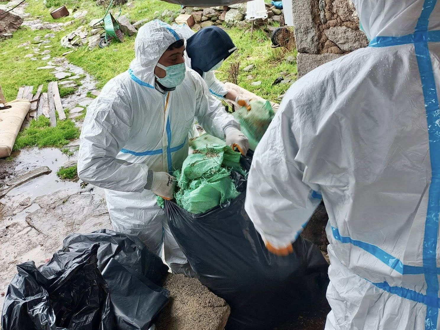 Manisa'da bir çöp ev daha arıtıldı-.1.