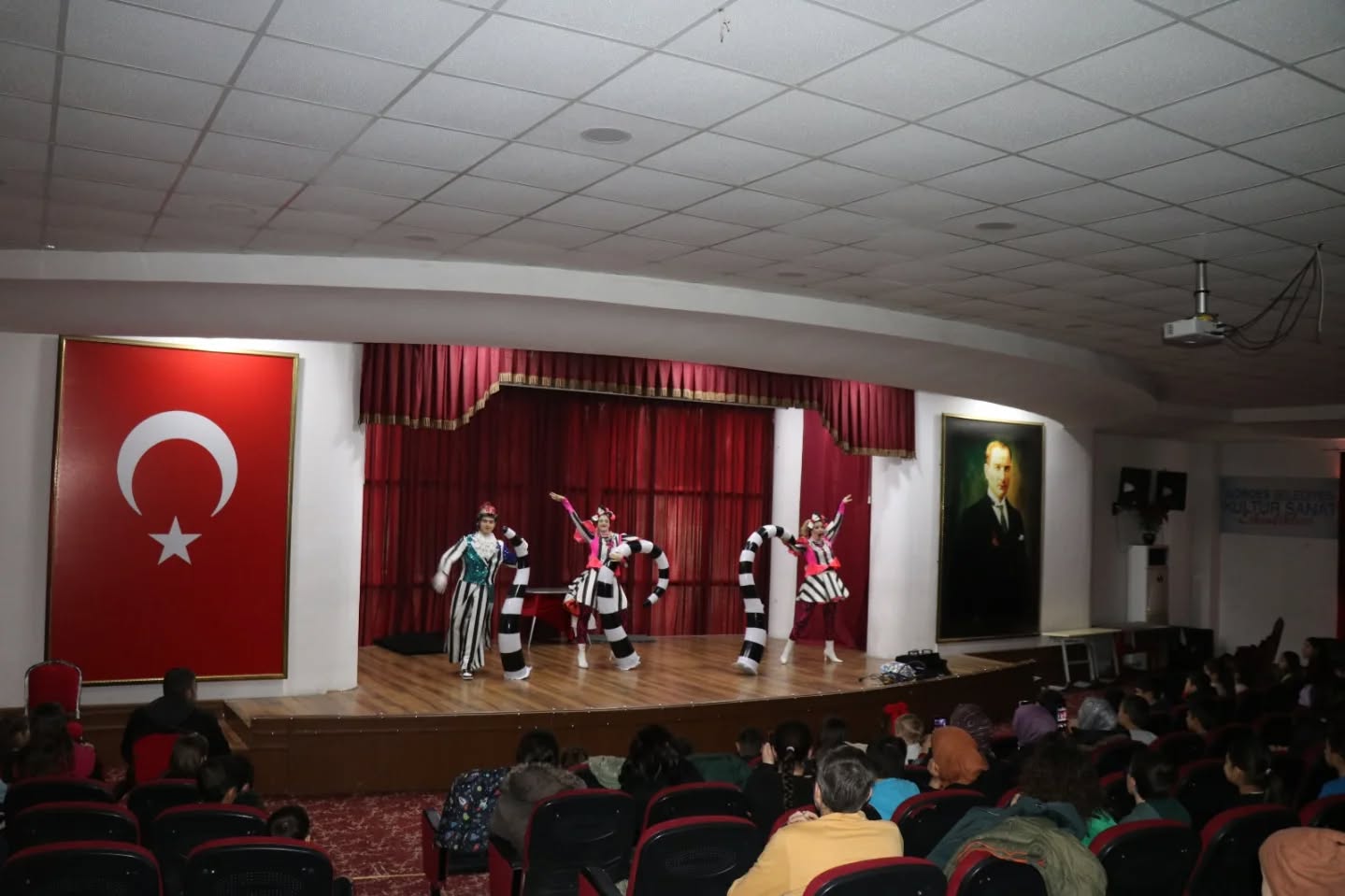 Gördesli Çocuklara Sömestr Hediyesi