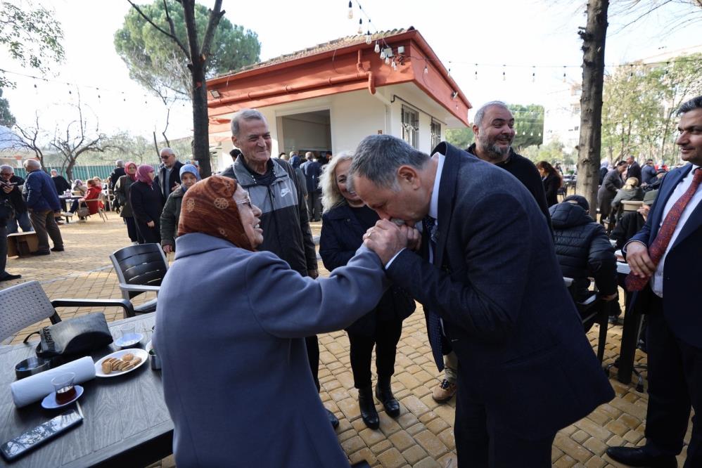 Yunusemre Emekli Kafe açılışının ilk gününde yoğun ilgi gördü