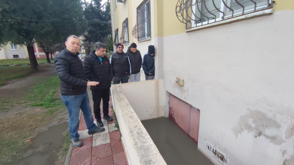 Sağanak yağış Manisa'da su baskınlarına neden oldu