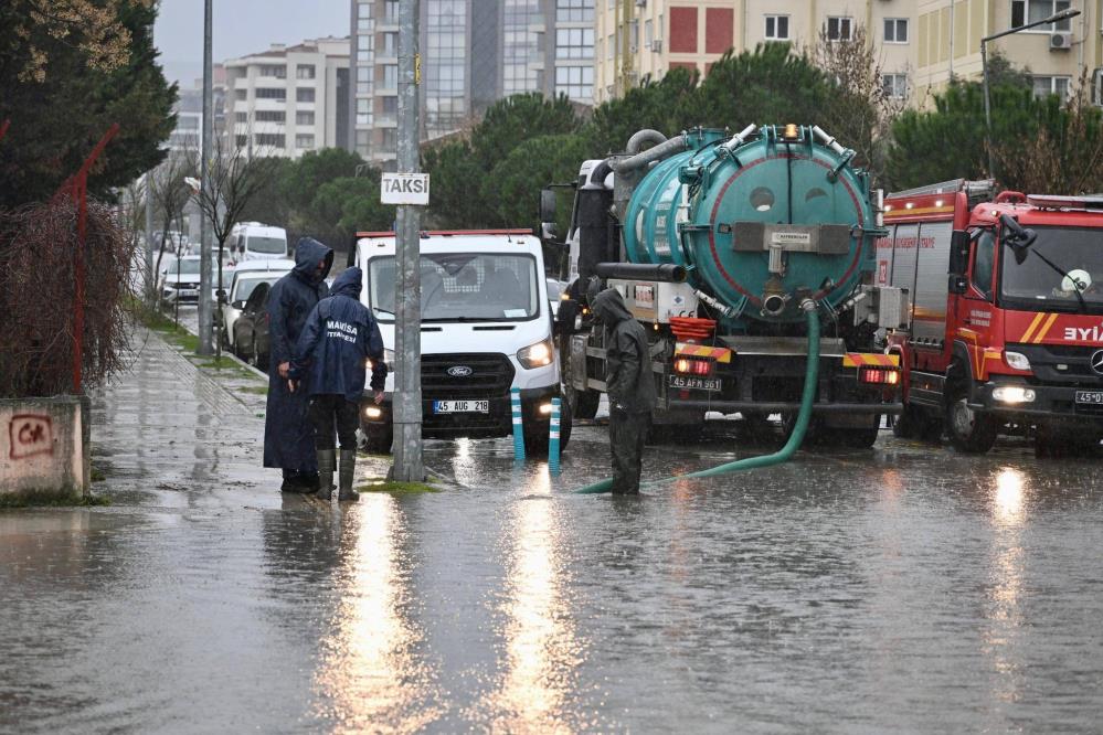 Ekiplerden sağanak yağışta yoğun mesai