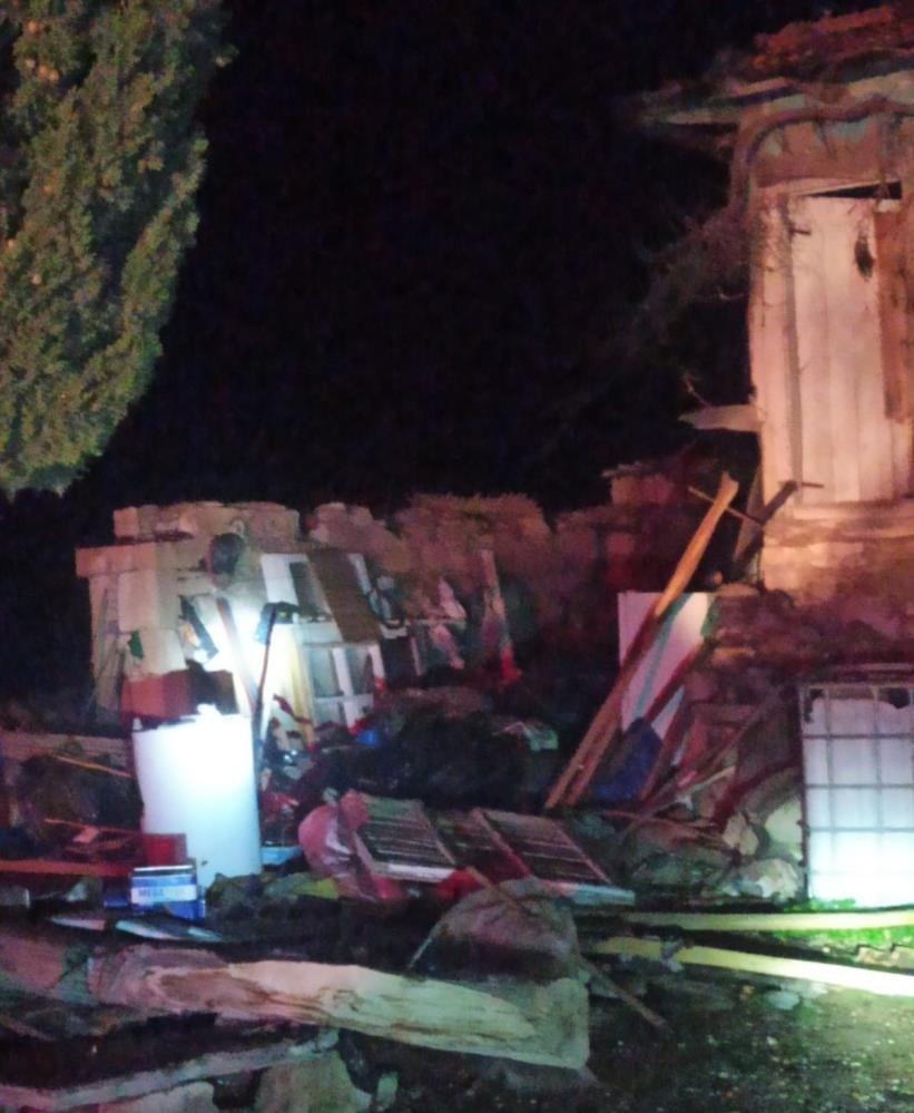 Fırtına Selendi'de yıkıma neden oldu