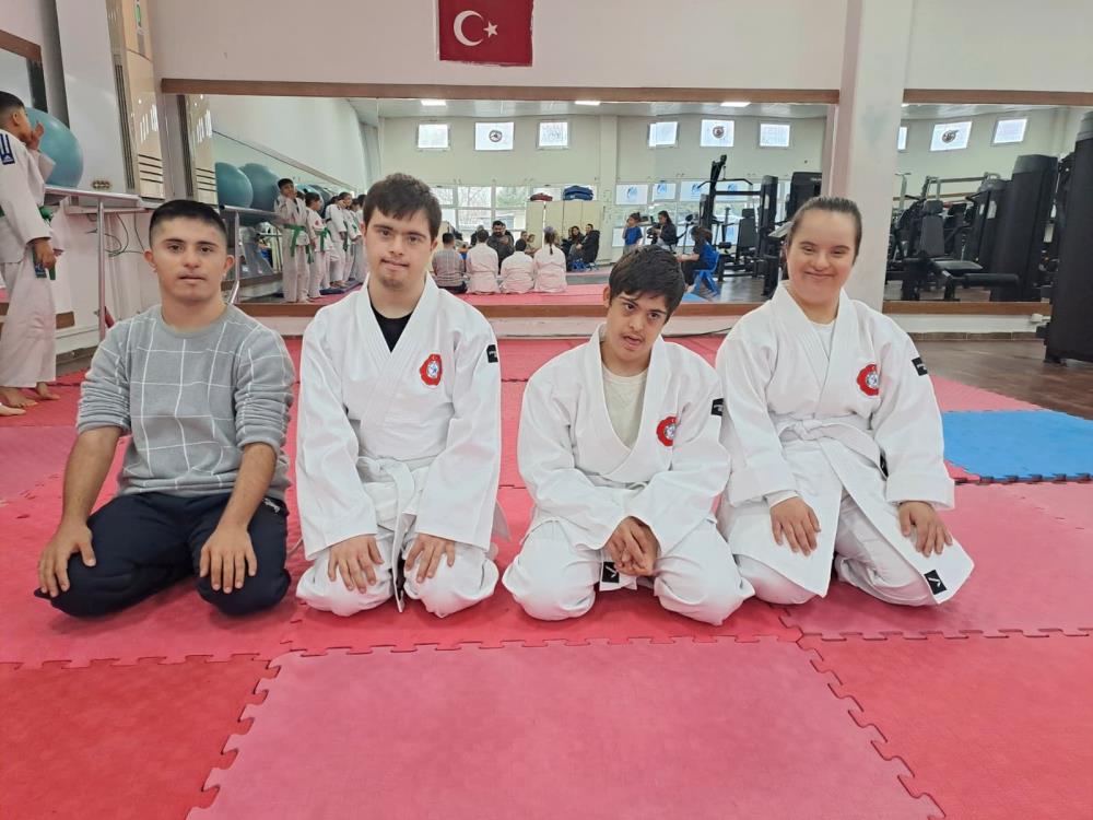 Yunusemre'de down sendromlu bireylere özel judo kursu