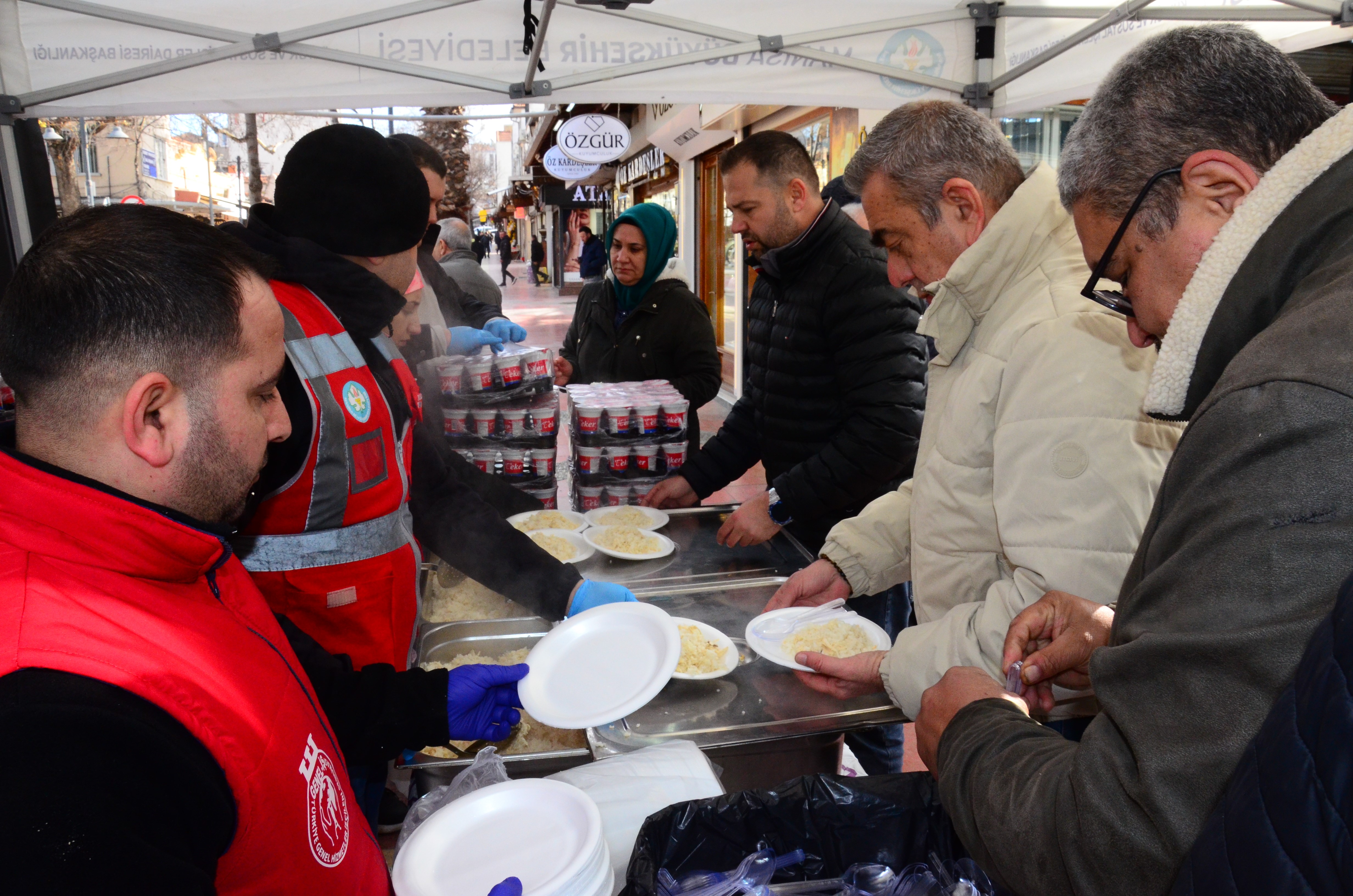 Manisalı şehit Okan Divrik, dualarla anıldı-.1.