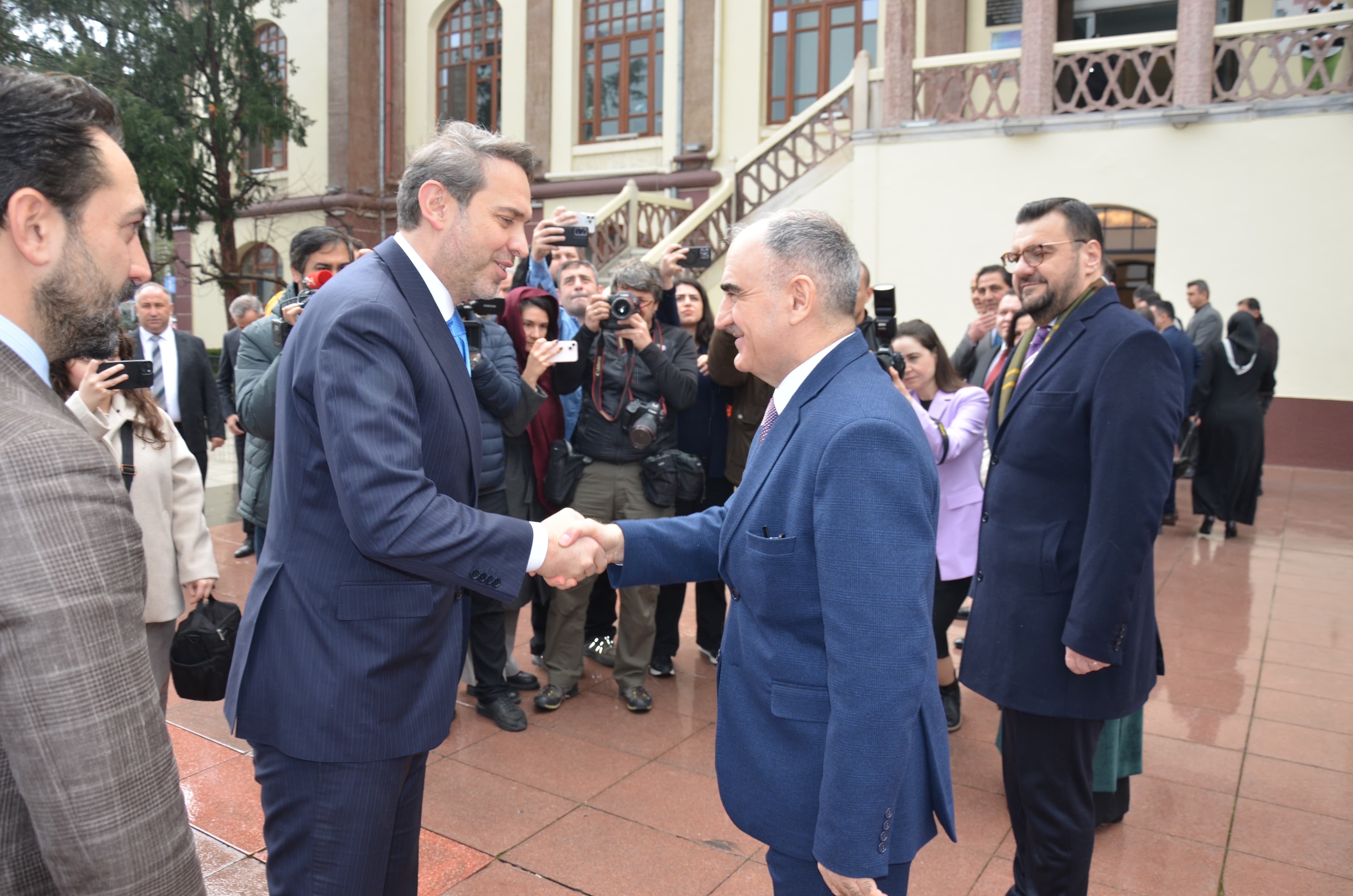 Enerji Bakanı Bayraktar’dan Manisa Valiliği’ne ziyaret-.2.1