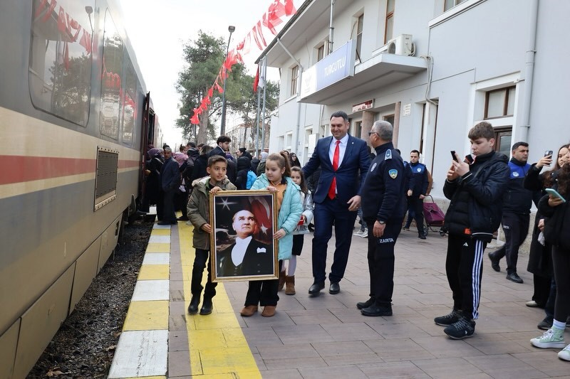 Atatürk'ün 103 Yıl Önce Turgutlu'ya Gelişinin Yıldönümü Kutlandı! (2)