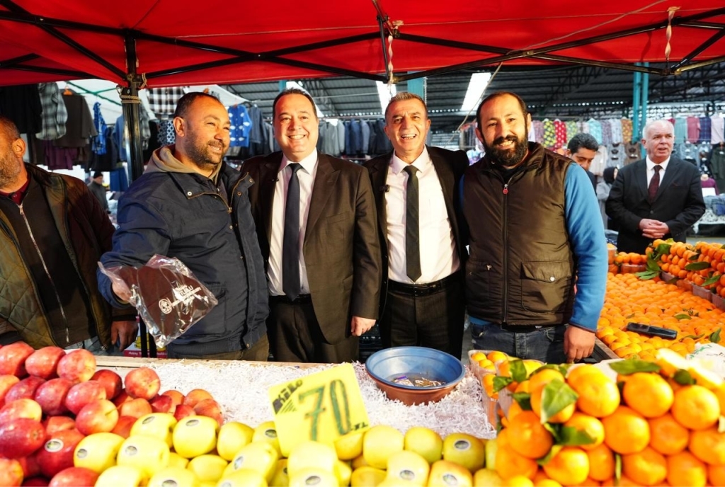 Başkan Dutlulu Pazarcı Esnafıyla Sahada Buluştu (2)