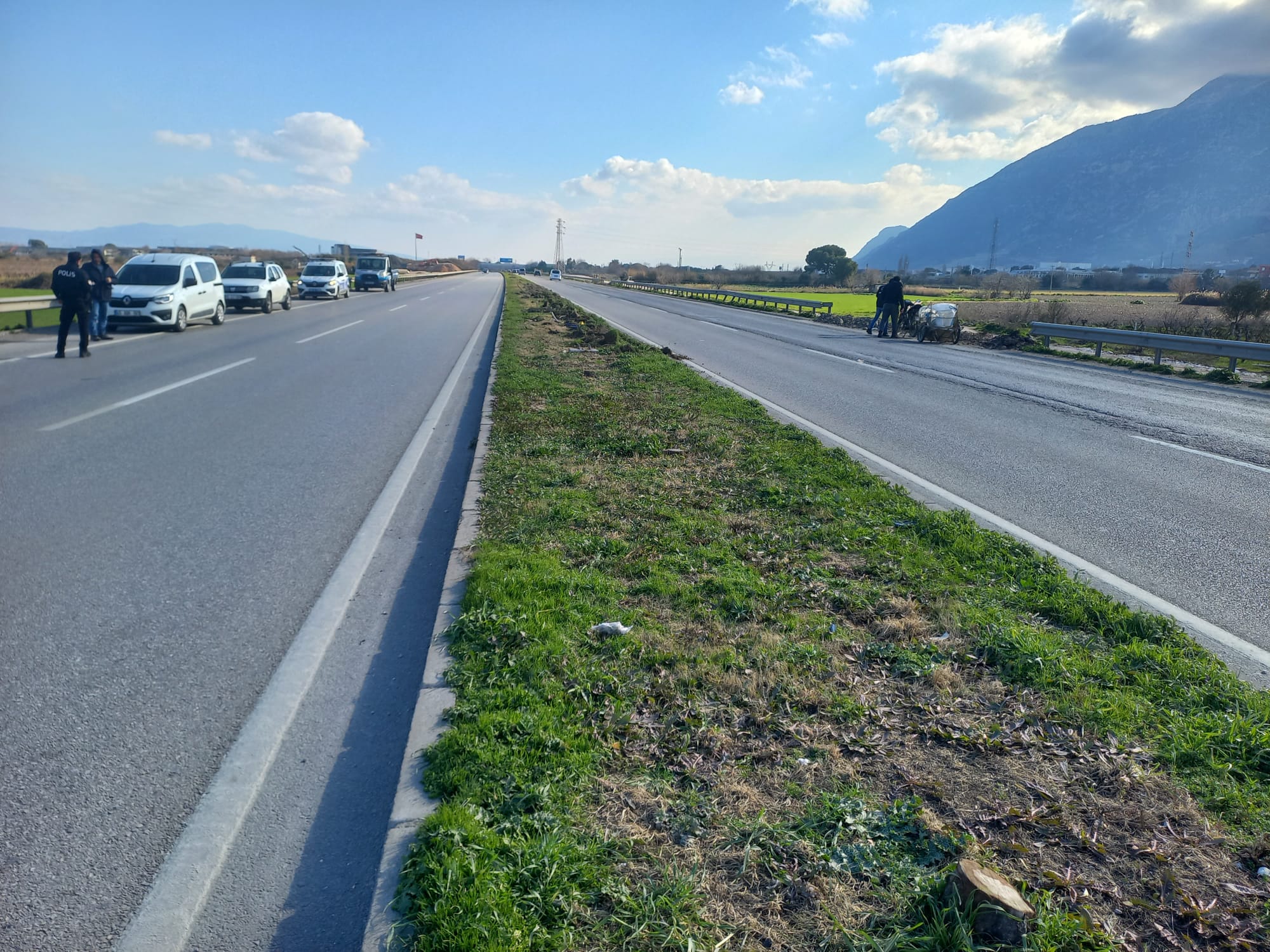 Manisa'da Aydınlatma Direklerinin Kablolarını Çalan 2 Şüpheli Yakalandı (2)