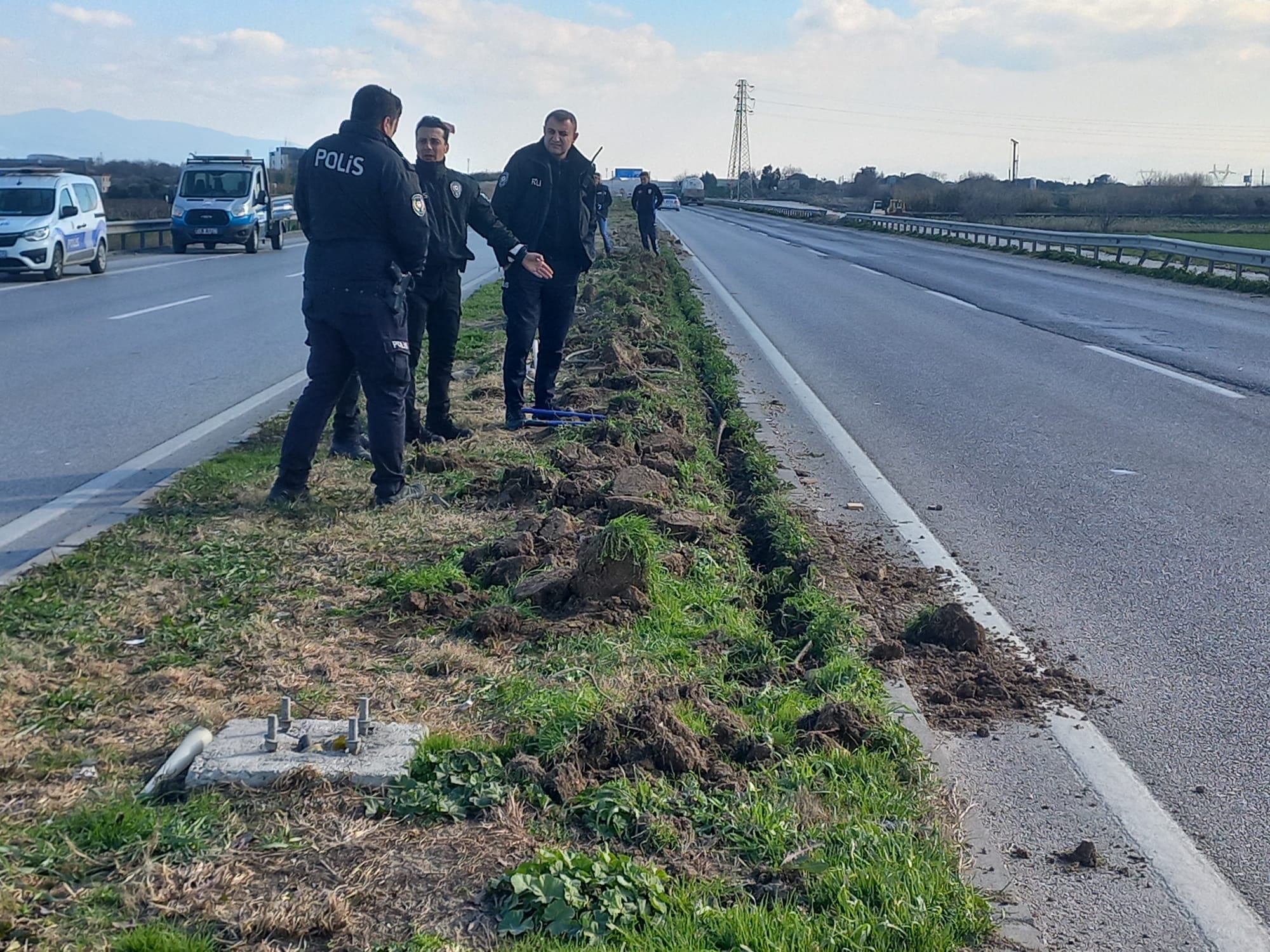 Manisa'da Aydınlatma Direklerinin Kablolarını Çalan 2 Şüpheli Yakalandı (6)