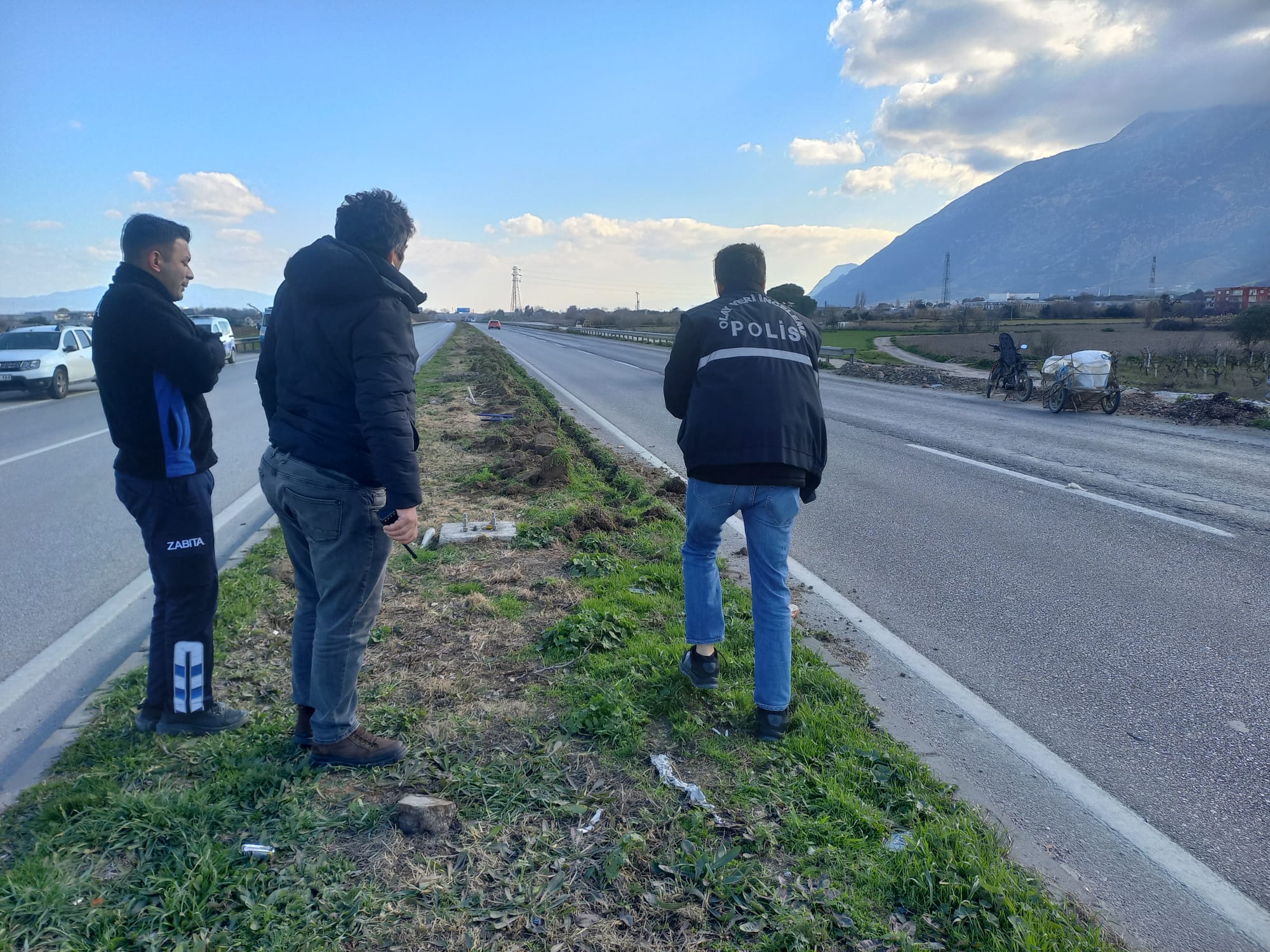 Manisa'da Aydınlatma Direklerinin Kablolarını Çalan 2 Şüpheli Yakalandı (8)
