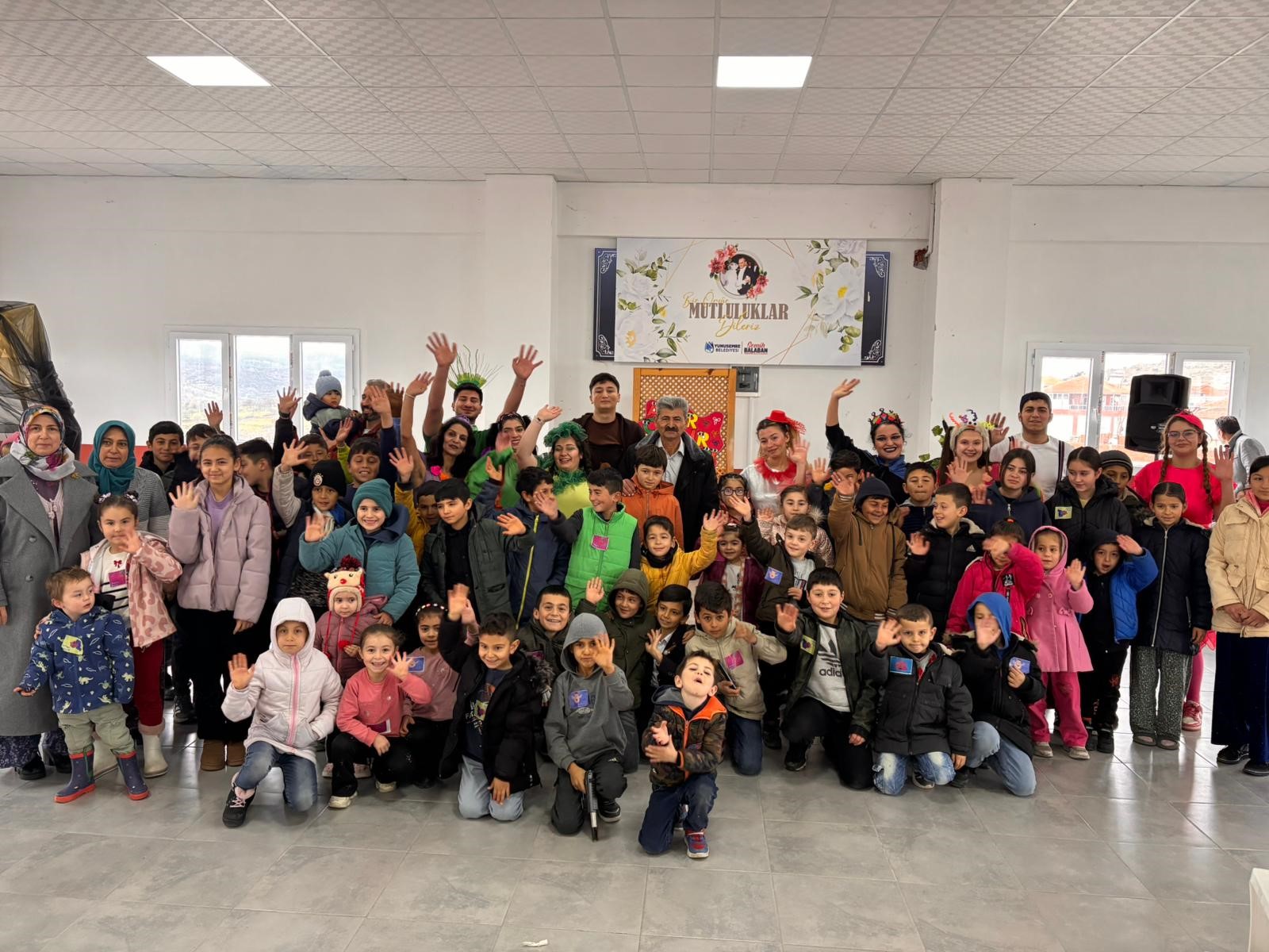 Manisa'da Bizim Ayşe Abur Cubur Krallığı Çocuk Tiyatrosuna Yoğun Ilgi (1)