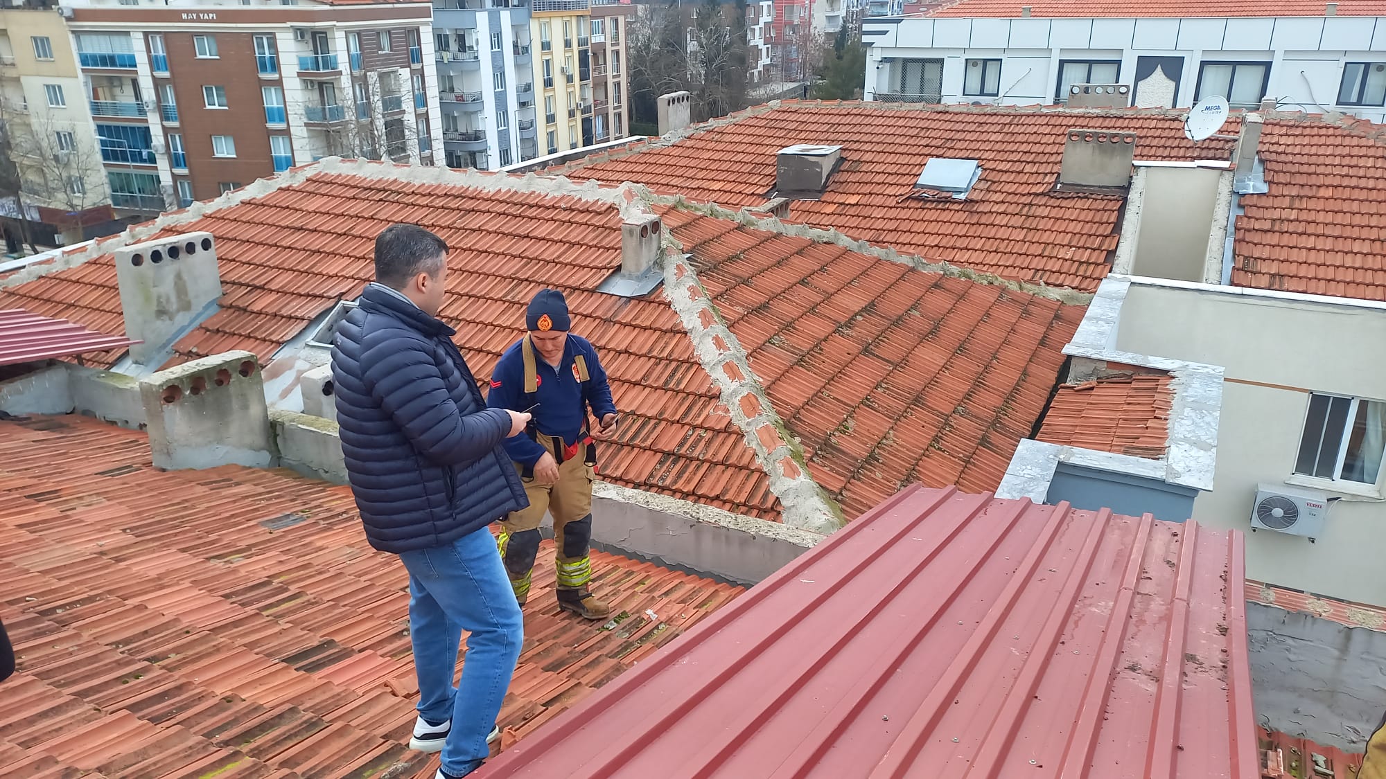 ​Manisada Çatı Uçtu İhbarı Hareketli Dakikalar Yaşattı (5)