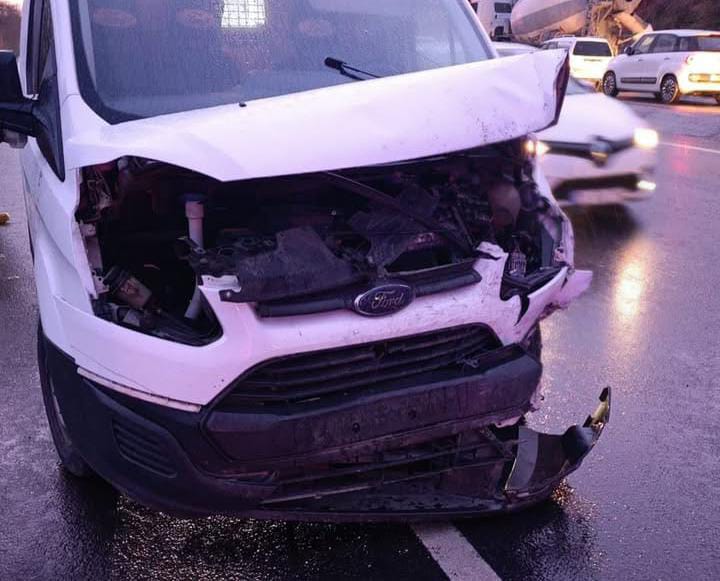 Manisa'da Gizli Buzlanma Zincirleme Kazaya Neden Oldu (2)