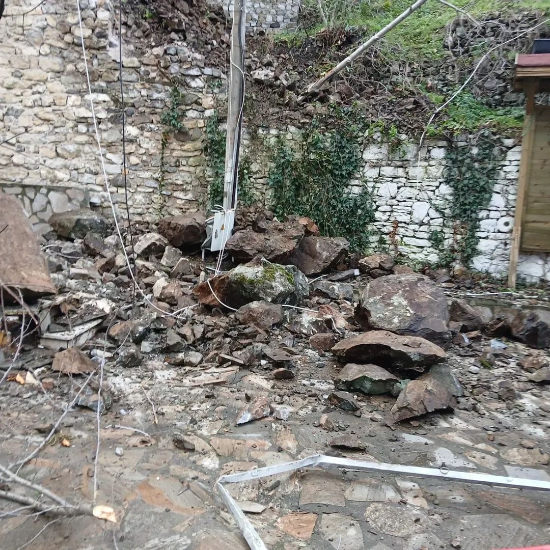 Manisa'da Meydana Gelen Heyelan Paniğe Neden Oldu (2)