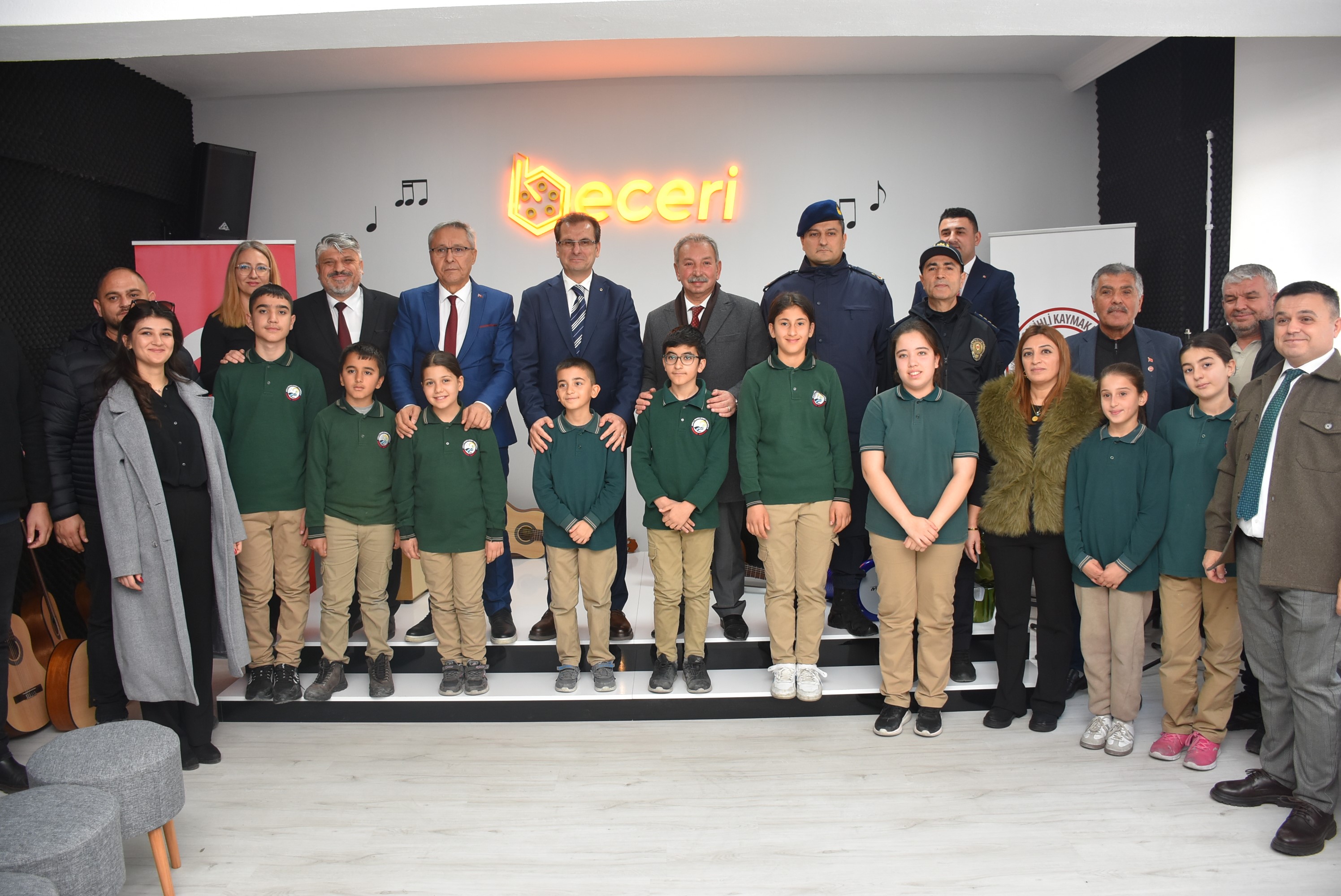 Salihli'de Beceri Atölyesi Müzik Sınıfı Açıldı! (3)