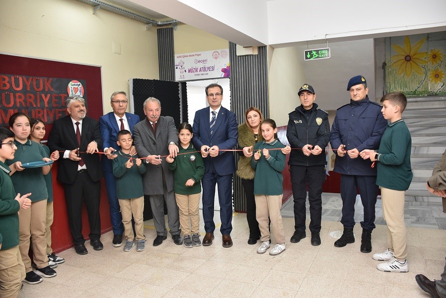 Salihli'de Beceri Atölyesi Müzik Sınıfı Açıldı! (6)