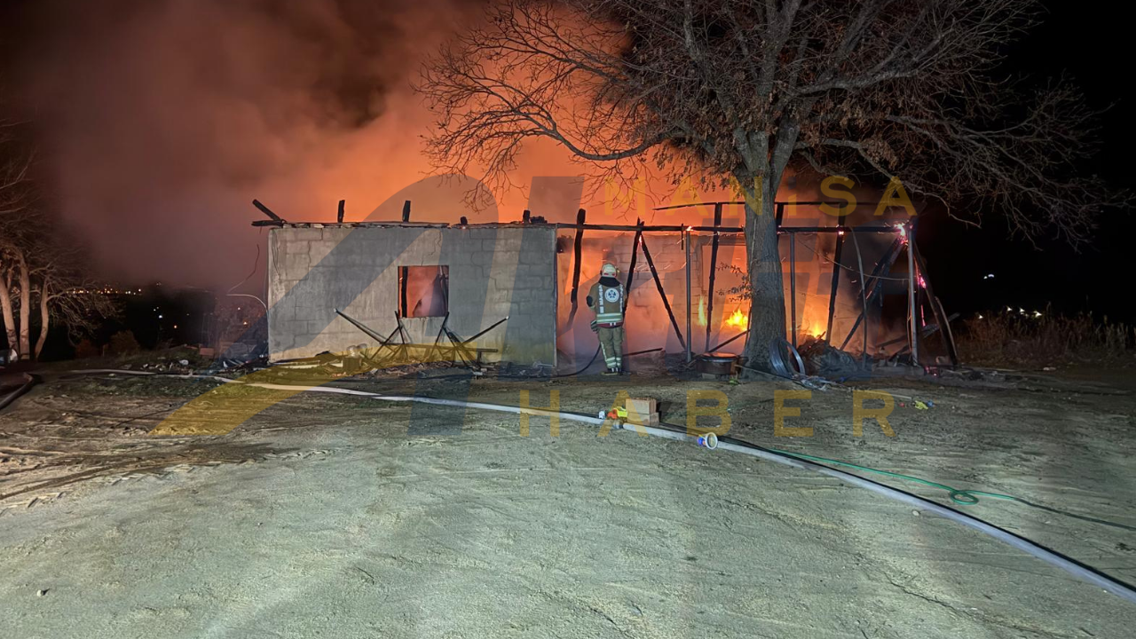 Sarigöl'de Bağ Evi̇nde Yangin (1)