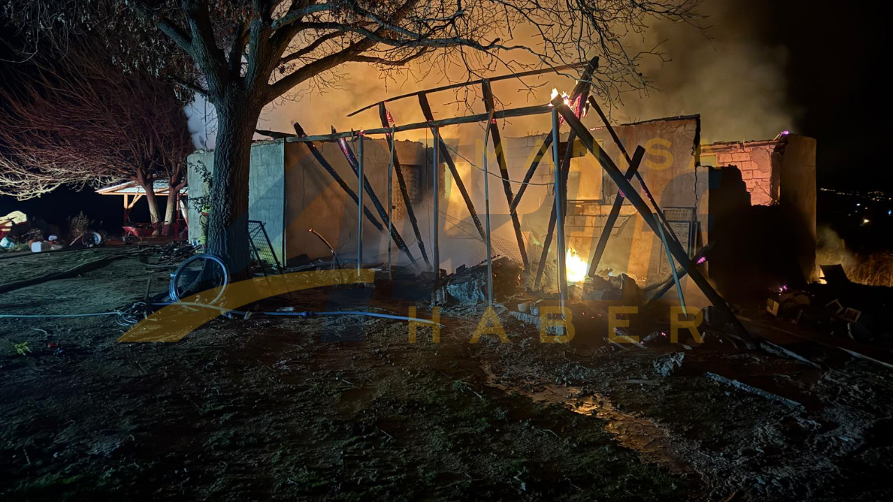 Sarigöl'de Bağ Evi̇nde Yangin (3)