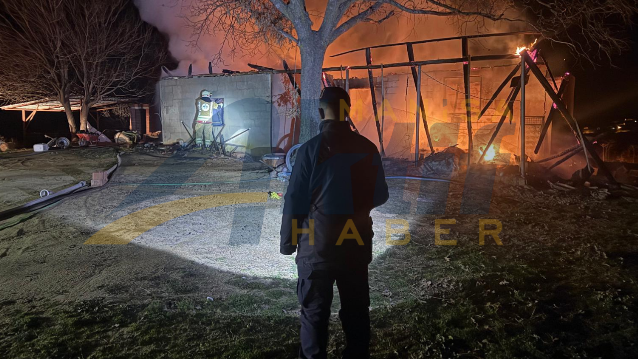 Sarigöl'de Bağ Evi̇nde Yangin (4)