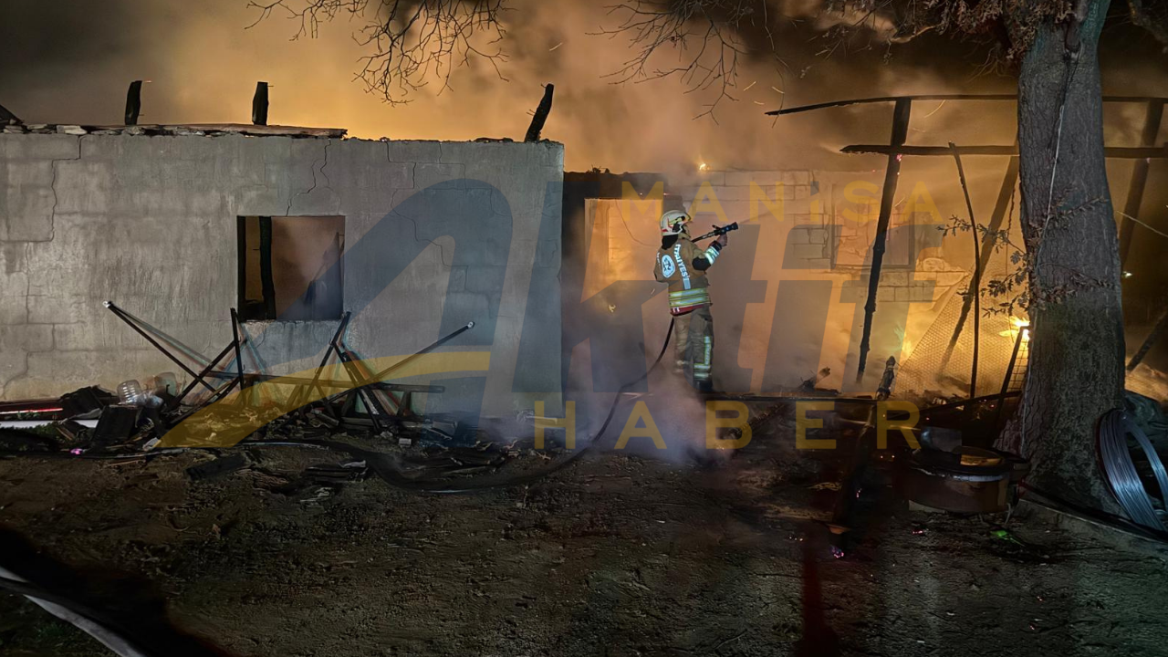 Sarigöl'de Bağ Evi̇nde Yangin (6)