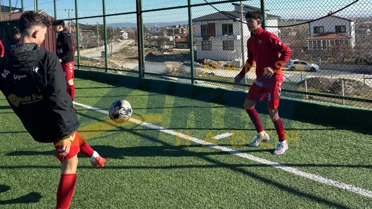 Sarıgöllü Genç Futbolcu, Geçirdiği Sakatlık Sonrası Ameliyet Oldu .4.1