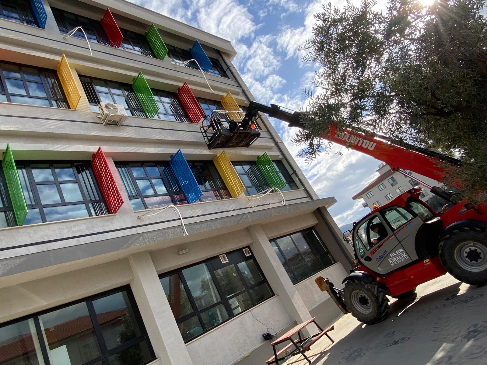 Sarıgöl'ün En Büyük Okulu Destek Ile Adından Söz Ettirid (4)