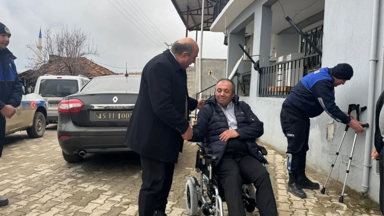 Tahsin Akdeniz Akulü Sandalye Desteği (3)
