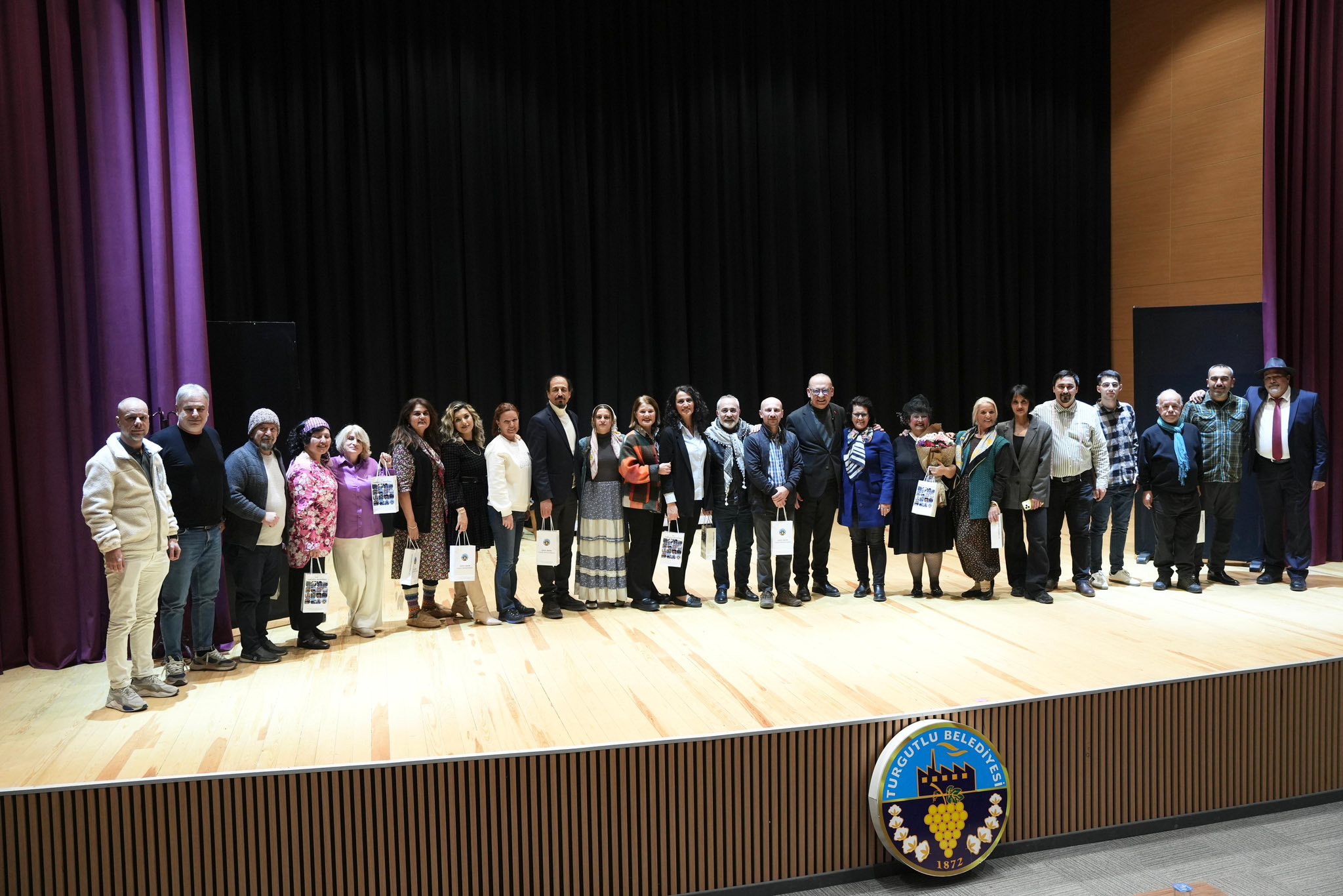 Turgutlu Belediyesi’nden Tiyatro Şöleni (1)