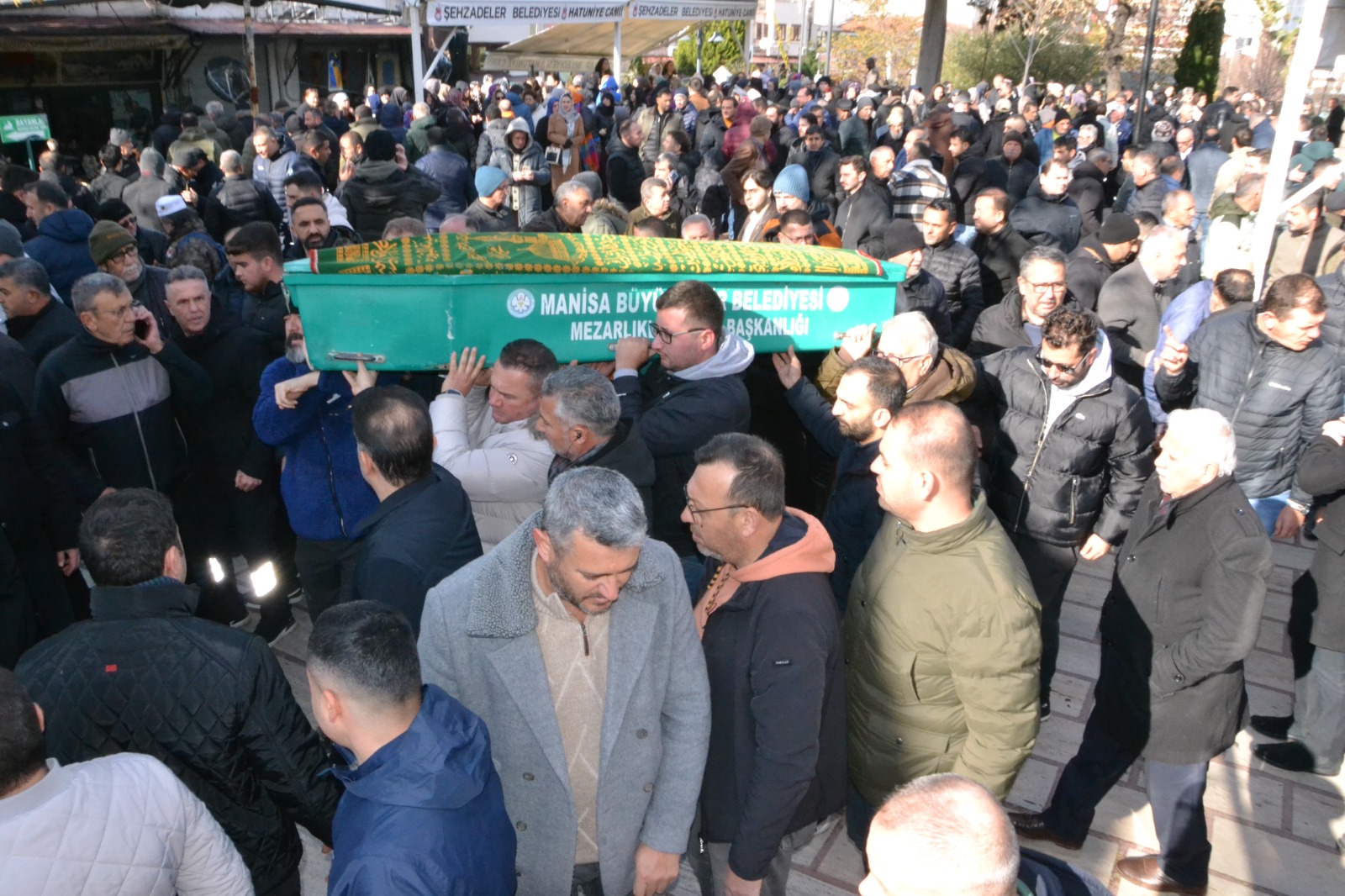 Manisa'da siyasette dünyasında iki acı kayıp birden-.6.1
