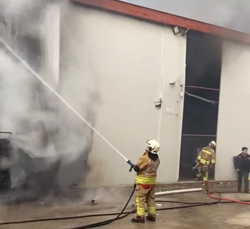 Manisa'da sanayi sitesinde yangın paniği-.2.1