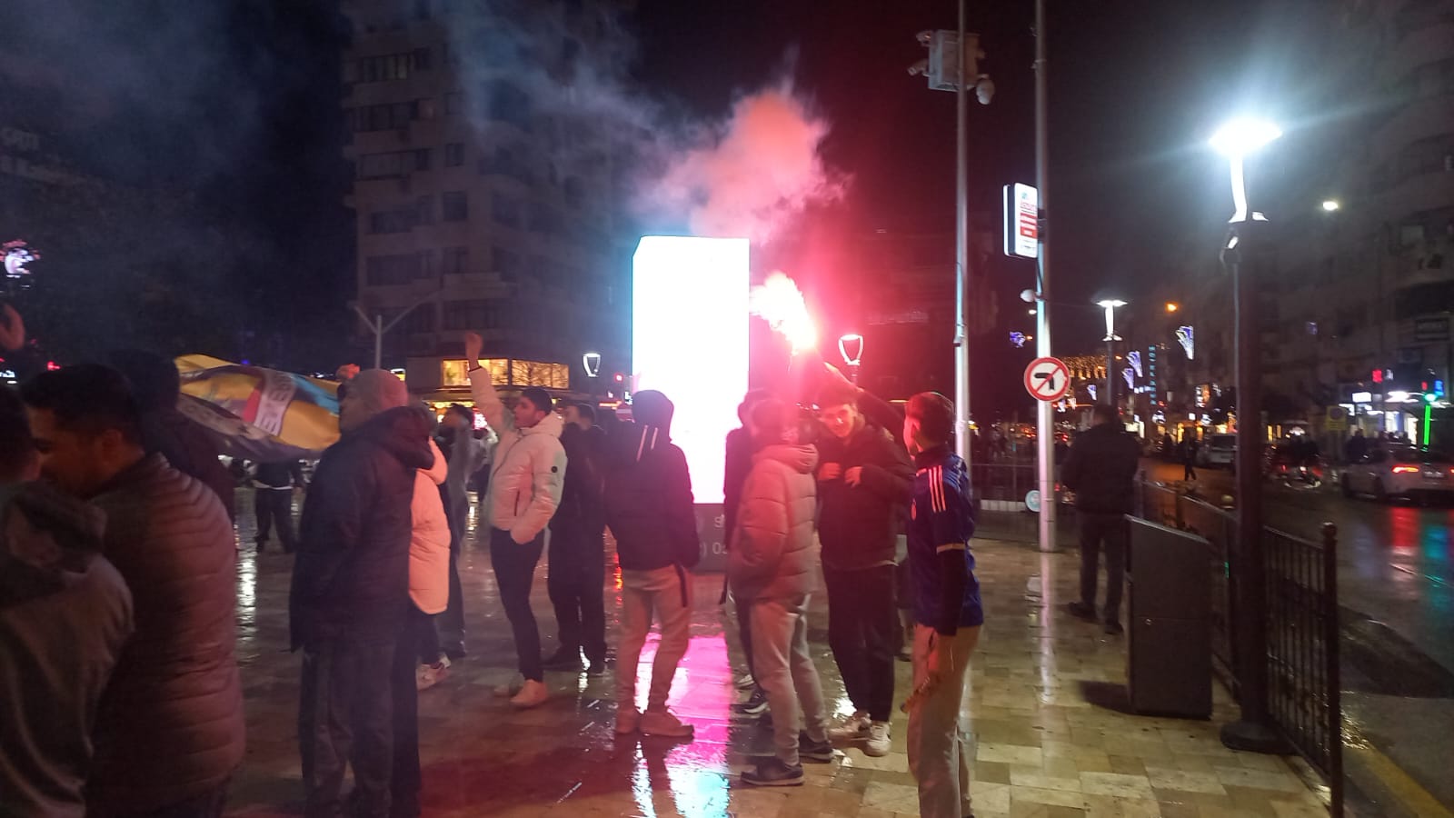 Manisa'da Fenerbahçe şampiyonluğu büyük sevinçle kutlandı-.2.2