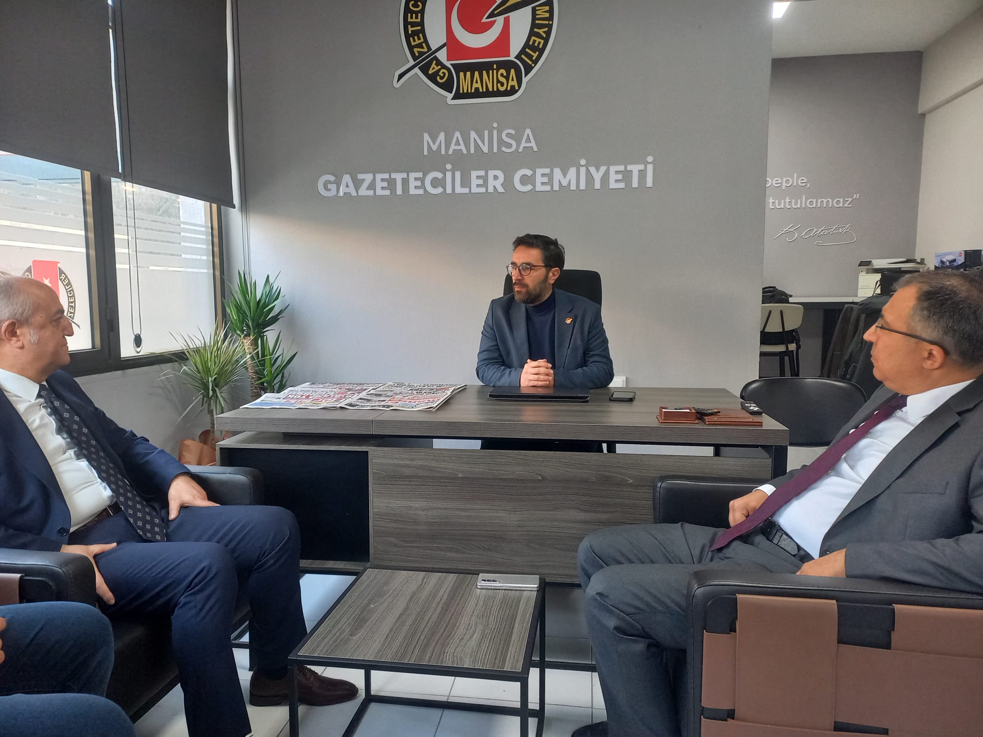 Manisa Gazeteciler Cemiyeti'ne anlamlı ziyaret-.2.1