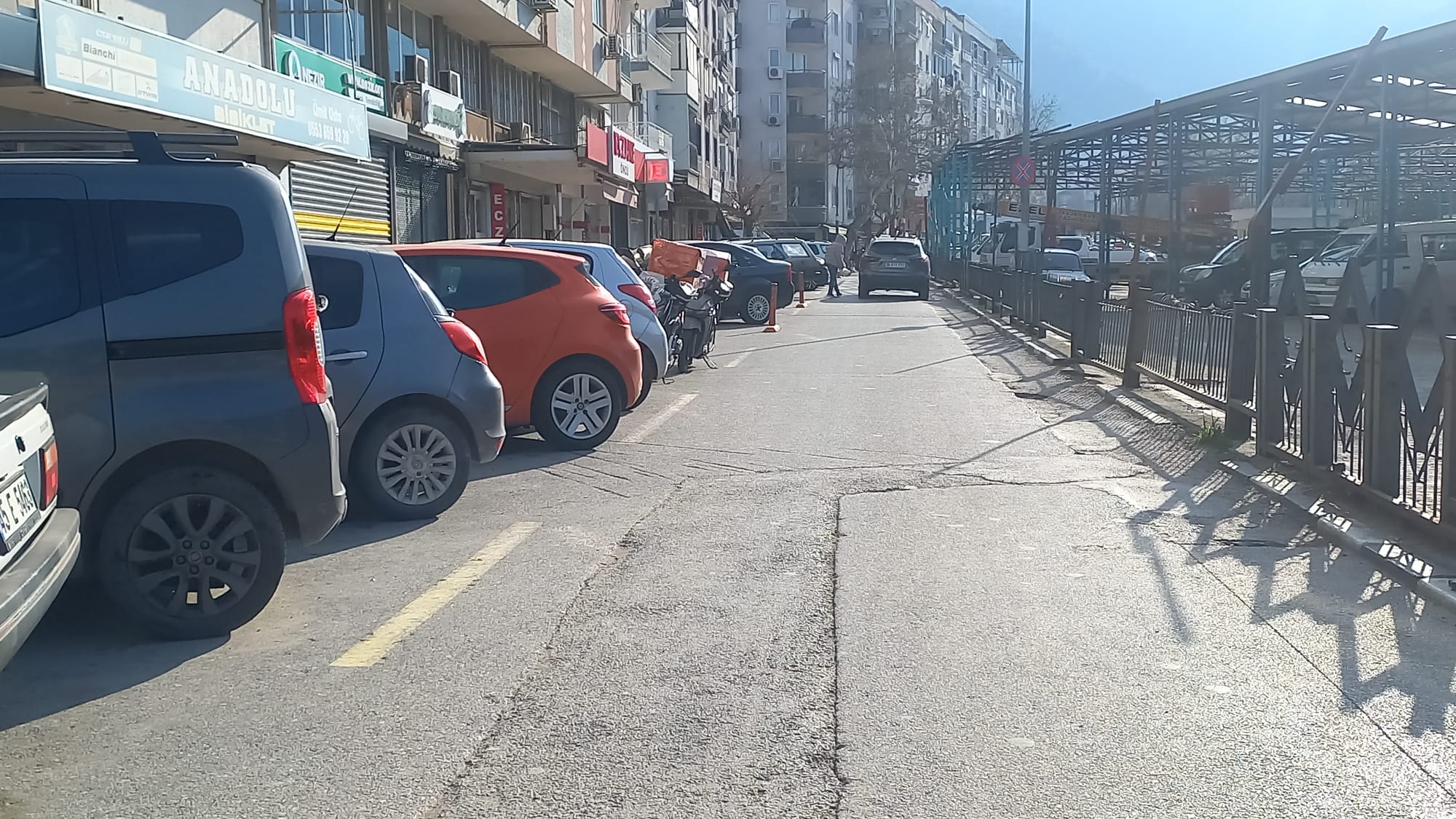 ​Yanı Başında Bin Araçlık Konfor, Sokakta Kaos (5)