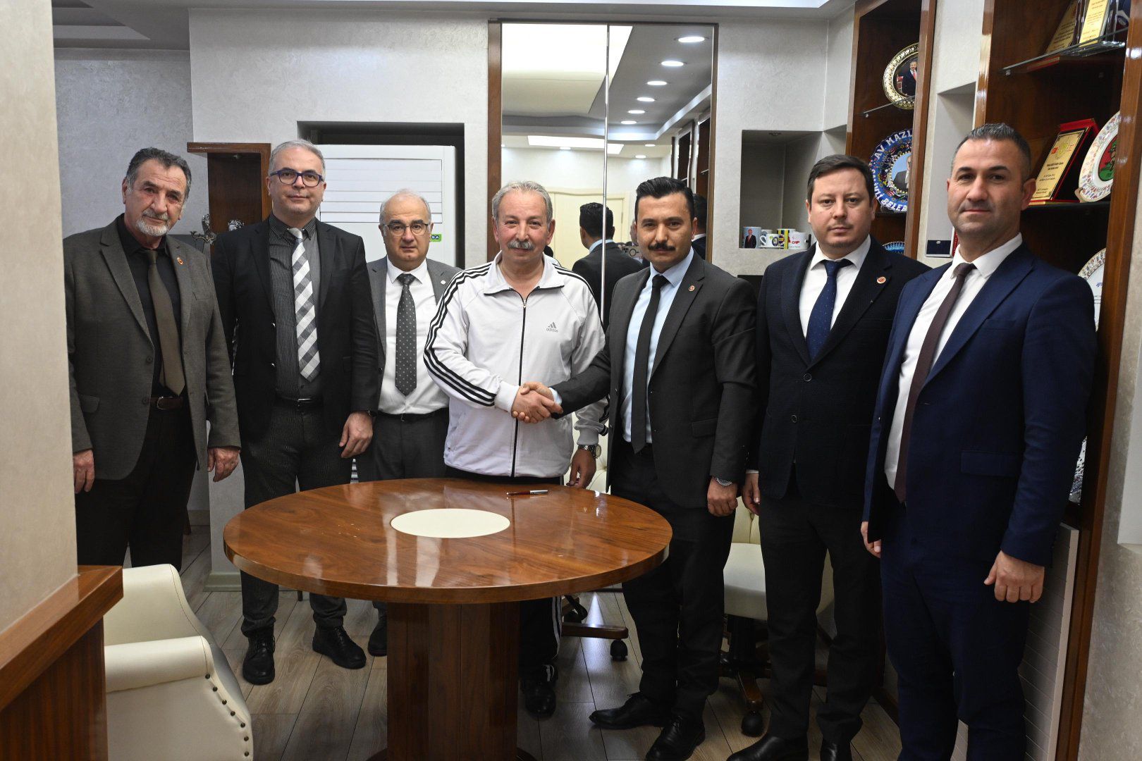 626790582 26420149807588773 2994028613746919152 N (1)